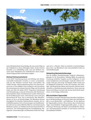 Competence Book - Personaleinsatzplanung
CASE STUDIES - GESUNDHEITSWESEN II (KLINIKUM GARMISCH-PARTENKIRCHEN)
61
wären Klinikmitarbeiter benachteiligt, die einen weiten Weg von
der Umkleide bis zu ihrem Arbeitsplatz haben. Da das Urteil im
Dezember 2012 rechtskräftig wurde, muss das Klinikum Gar-
misch seinen Mitarbeitern die Umkleidezeiten durch entspre-
chende Zeitgutschriften rückwirkend vergüten.
Stichwort Vertrauensarbeitszeit
In der ZEUS® Zeiterfassung lassen sich beliebig viele Arbeits-
zeitmodelle komfortabel verwalten; in einem 24-Stundenbe-
trieb wie dem Klinikum Garmisch heute unverzichtbar. Die
Vielfalt heutiger Arbeitszeitgestaltung lässt sich softwaretech-
nisch eins zu eins abbilden und vereinfacht so die Verwaltung.
Die ehemals getrennt erfassten Bereiche Pflege und Verwaltung
laufen jetzt über die beiden ZEUS® Programme Zeiterfassung
und Dienstplanung, so dass die Arbeitszeiten aller Klinikmitar-
beiter lückenlos erfasst und dokumentiert werden. Motivatoren
für die Einführung der neuen „Zeitrechnung“ waren nicht ganz
überraschend die Ärzte, die ja mancherorts über Marathon-
dienste von bis zu 36 Stunden klagen. Die Mitarbeiter können
durchgehend ihr aktuelles Arbeitszeitkonto einsehen, die Ge-
schäftsführung kann sich via Auswertungen und Ausfallstatisti-
ken jederzeit ein exaktes Bild über Effizienz und Auslastung des
Klinikums machen, um Abläufe und Prozesse kontinuierlich zu
optimieren. Der Schulungsaufwand für Geschäftsleitung, Ma-
nagement, Stationsleitungen und Mitarbeiter belief sich insge-
samt auf ca. 3 Wochen. Dabei ist natürlich zu berücksichtigen,
dass es bei 1.250 Mitarbeitern sehr unterschiedliche Grade von
Technikaffinität gibt.
Härteprüfung Wechselschichtenzulage
Eine der größten Herausforderungen moderner Arbeitszeitre-
gelungen ist für Personalleiter Hansjörg Müller die praktische
Umsetzung rechtlicher Vorgaben aus dem Tarifgesetz.“ Es wird
immer komplizierter und schwieriger“, urteilt der erfahrene Per-
sonaler nicht ganz ohne Sorge. Ein Beispiel: Früher musste man
als Pflegekraft wechselweise in allen drei Schichten, also Früh-,
Spät- und Nachtschicht arbeiten und in jeweils 5 Wochen durch-
schnittlich 40 Nachtdienststunden absolvieren. Heute muss man
binnen eines Monats zweimal mehr als eine Nachtschicht absol-
vieren, um die Zulage zu bekommen.
600 verschiedene Tagesmodelle
Im Klinikum Garmisch stellt jede Station besondere Anforderun-
gen an die Bereitstellung von Personal. Neben dem Schichtdienst
gibt es auch Bereitschafts- und Rufdienste, die das Spektrum
der Tagesmodelle erweitern. Hinzu kommt, dass an bestimmten
Tagen unterschiedliche Vergütungsmodelle gelten, so dass im
Prinzip pro Wochentag und Station unterschiedlichste Arbeits-
zeit- und Kostenrahmen entstehen. Je nach Station variiert der
Personalbedarf erheblich.
Quelle:ISGUSGmbH/KlinikumGarmisch-Partenkirchen
 