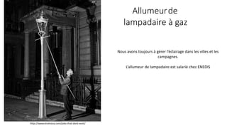 JEAN-­‐PAUL	
  MOIRAUD	
  -­‐	
  ©	
  2014	
   5	
  
	
  
	
   5	
  
	
  
• Vous	
  disposerez	
  d’un	
  système	
  de	
  navigation	
  interne	
  ;	
  
• Vous	
  pourrez	
  automatiser	
  vos	
  routines	
  ;	
  
• Vous	
  pourrez	
  construire	
  et	
  déconstruire	
  des	
  briques	
  de	
  textes	
  sans	
  incidence	
  sur	
  
la	
  structure	
  générale	
  du	
  document.	
  
A. Le	
  mode	
  plan	
  
	
  
Il	
   faut	
   impérativement	
   commencer	
   son	
   travail	
  
en	
  ouvrant	
  le	
  mode	
  plan.	
  Il	
  est	
  ,	
  comme	
  son	
  nom	
  
l’indique,	
  destiné	
  à	
  créer	
  votre	
  plan.	
  	
  Fort	
  de	
  ce	
  
choix,	
   vous	
   bénéficierez	
   d’un	
   mode	
   de	
  
fonctionnement	
  et	
  de	
  gestion	
  souple.	
  
En	
  bâtissant	
  votre	
  édifice	
  réfléxif	
  dans	
  le	
  mode	
  
plan	
   vous	
   pourrez	
   bénéficier	
   d’une	
   navigation	
  
hypertextuelle	
   simplifiée	
   et	
   de	
   l’automatisation	
  
de	
  votre	
  table	
  des	
  matières.	
  En	
  dernier	
  ressort,	
  
vous	
   pourrez	
   modifier	
   votre	
   travail	
   à	
   tout	
  
instant,	
   sans	
   perdre	
   de	
   temps	
   et	
   sans	
   faire	
   monter	
   votre	
   taux	
   de	
   stress	
   par	
   peur	
   de	
  
déstructurer	
  un	
  ouvrage	
  technologiquement	
  «	
  fermé	
  ».	
  	
  
B. Le	
  mode	
  document	
  maître	
  
	
  
C’est	
  une	
  fonction	
  peu	
  connue,	
  peu	
  utilisée	
  et	
  pourtant	
  d’une	
  très	
  grande	
  utilité.	
  Le	
  mode	
  	
  
document	
  maître	
  vous	
  aidera	
  à	
  construire	
  
votre	
   travail	
   en	
   le	
   modularisant.	
   Vous	
  
disposerez,	
   à	
   la	
   fois,	
   du	
   document	
   global	
  
tout	
   en	
   ayant	
   la	
   possibilité	
   d’en	
   extraire	
  
des	
  parties	
  sans	
  rompre	
  l’unité.	
  Le	
  mode	
  
document	
   maître	
   vous	
   permettra	
   de	
  
construire	
   en	
   dernier	
   ressort	
   votre	
  
document	
   final	
   comportant	
   la	
   table	
   des	
  
matières,	
  la	
  table	
  des	
  références,	
  l’index	
  et	
  la	
  table	
  iconographique.	
  
C. Le	
  mode	
  page	
  
	
  
C’est	
   le	
   mode	
   qu’il	
   faut	
   utiliser	
   en	
  
deuxième	
   intention,	
   celui	
   qui	
   vous	
  
permettra	
   de	
   rédiger	
   à	
   l’intérieur	
   d’un	
  
cadre	
   établi	
   normé	
  :	
   le	
   plan.	
   Vous	
   avez	
  
ainsi	
   toute	
   liberté	
   de	
   rédiger	
   en	
   suivant	
  
votre	
   fil	
   conducteur	
   de	
   recherche.	
   Le	
  
terme	
  rédaction	
  est	
  polysémique	
  car	
  il	
  ne	
  
se	
   résume	
   pas	
   aux	
   simples	
   caractères	
  
scripturaux	
  de	
  l’imprimerie.	
  Vous	
  pouvez	
  
aussi	
   intégrer	
   des	
   images,	
   des	
   données	
  
tabulaires,	
   des	
   extraits	
   de	
   fichiers	
   de	
  
votre	
  suite	
  bureautique.	
  Là	
  encore	
  c’est	
  votre	
  scénarisation	
  qui	
  vous	
  aidera	
  à	
  imaginer	
  
cette	
  dimension	
  réflexive	
  et	
  technologique.	
  
	
  
Le	
  mode	
  plan	
  
	
  
Dans	
  le	
  menu	
  affichage	
  
	
  
Le	
  mode	
  page	
  
 