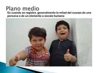 Es cuando se registra generalmente la mitad del cuerpo de una
persona o de un elemento a escala humana

 