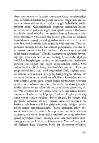 - - - - - - - - - - - - - - - - - - - - - ÜÇÜNCÜŞARKI
alaycı yansımalarıyla, kuzeyin sınırlarına kadar kovalayacaklar
onu, ve bataklık ışıkları, bu yanıcı buharlar, olağanüstü dansla-
rıyla derisinin kıllarını ürpertecekler ve göz bebeklerini soldu-
racaklar onun. Kulübelerinizde doğruluk kendinden hoşnut
ve tarlalarınızın gölgesinde güvenlik içinde olsun. Oğullarınız
işte böyle güzel olacaklar ve anababalarının karşısında min-
netle eğilecekler; yoksa, kitaplık tirşeleri gibi sıska ve çelimsiz,
başkaldırının buyruğunda, doğdukları günün ve iffetsiz anala-
rının bızırının üzerinde hızlı adımlarla yürüyecekler.' Yasa ko-
yucunun en başta kendisi katlanmaya yanaşmazsa, insanlar na-'
sıl uymak istesinler bu kau yasalara... Ve utancım sonsuzluk
kadar uçsuz bucaksız!" Efendisi sakınımlı ve ağırbaşlı davran-
dığı için, tutsak saç telinin onu, hapisliği konusunda, alçakgö-
nülülükle bağışladığını işittim; ve gözkapaklarımı aydınlatan
güneşin son solgun ışığı dağın koyaklarından çekildi. Ona
doğru dönünce, bir kefen gibi katlandığını gördüm... Öyle sıç­
rayıp durma! sus... sus... seni duyacaklar! Öteki saçların arası­
na katacak seni yeniden. Ve, güneş batuğına göre ufukta, sen
utanmaz ihtiyar ve sen uysal saç teli, ikiniz, karanlığını manas-
urın üzerine yayan gece, ovada kaçak adımlarınızı örterken,
genel evin uzaklarına urmanın... Bu sırada, bir tümseğin arka-
sından birden ortaya çıkan bir bit, cırnaklarını çıkartarak, ba-
na, "Ne diyorsun bu işe?" dedi. Ama, ben, yanıtlamak isteme-
dim onu. Oradan ayrılıp köprüye yöneldim. Özgün yazıu silip
onun yerine şunları yazdım: "Böyle bir gizi, bir hançer gibi,
yüreğinde saklamak acı verir insana. Ama, ant içerim ki bu
korkunç kale burcuna ilk kez girişimde tanığı olduğum şeyleri
hiçbir zaman açıklamayacağım." Yazıu kazıdığım çakıyı kor-
kuluk duvarının üzerinden fırlaup atum; ve ister acımasız
davranışlarıyla olsun, ister büyük sefahatin yol açuğı çıbanların
iğrenç seyirliğiyle olsun, insanlığa uzun süre (sonsuzluk uzun-
dur), gene ne yazık ki! acı çektirecek olan Yaraucı'nın çocuk-
luk kişiliğini hızla irdeleyip, böyle bir düşmanım olduğunu
147
 