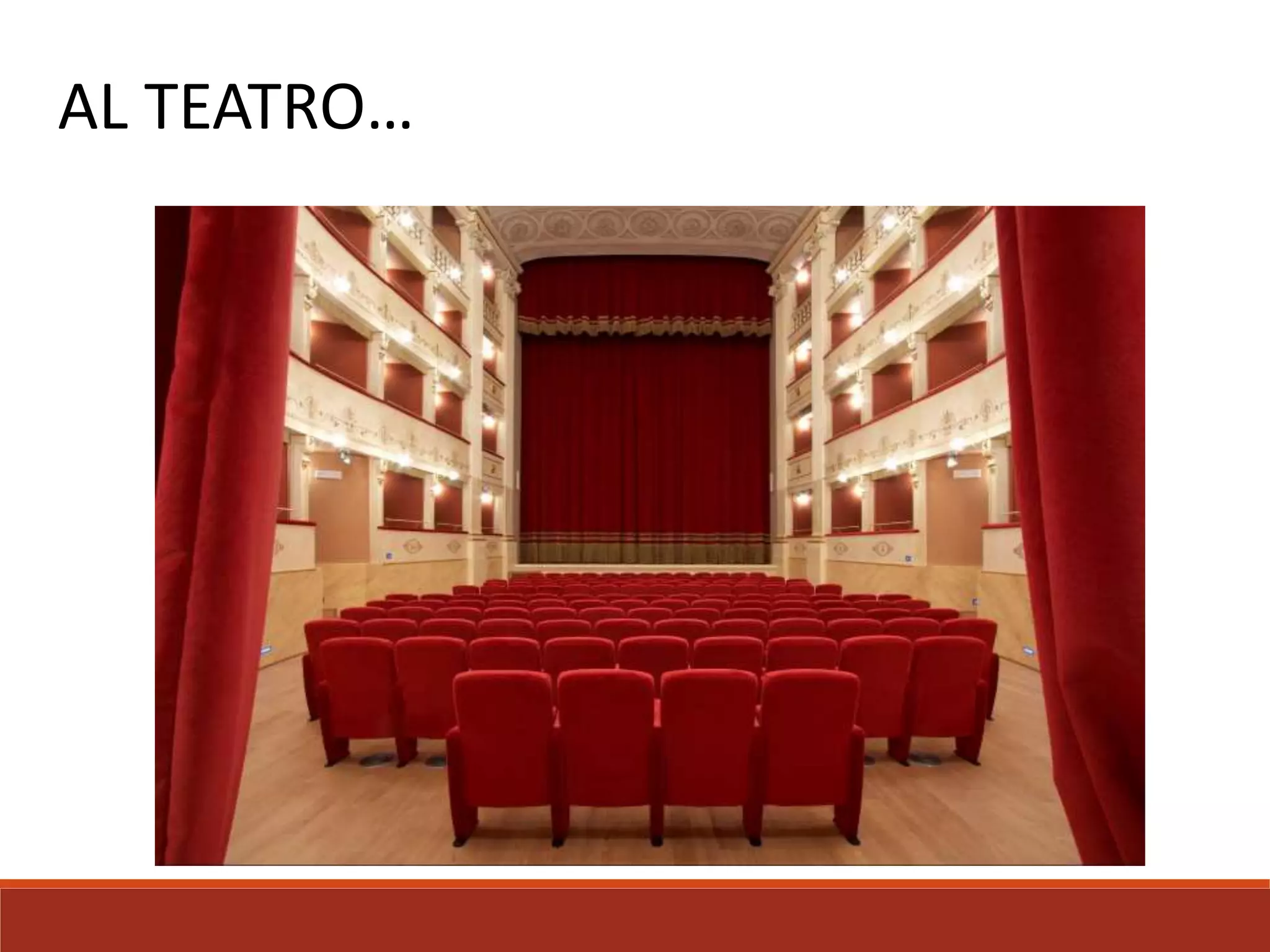 AL TEATRO…
 