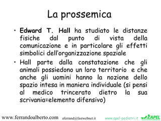 La prossemica
    • Edward T. Hall ha studiato le distanze
      fisiche    dal    punto    di   vista    della
      comu...