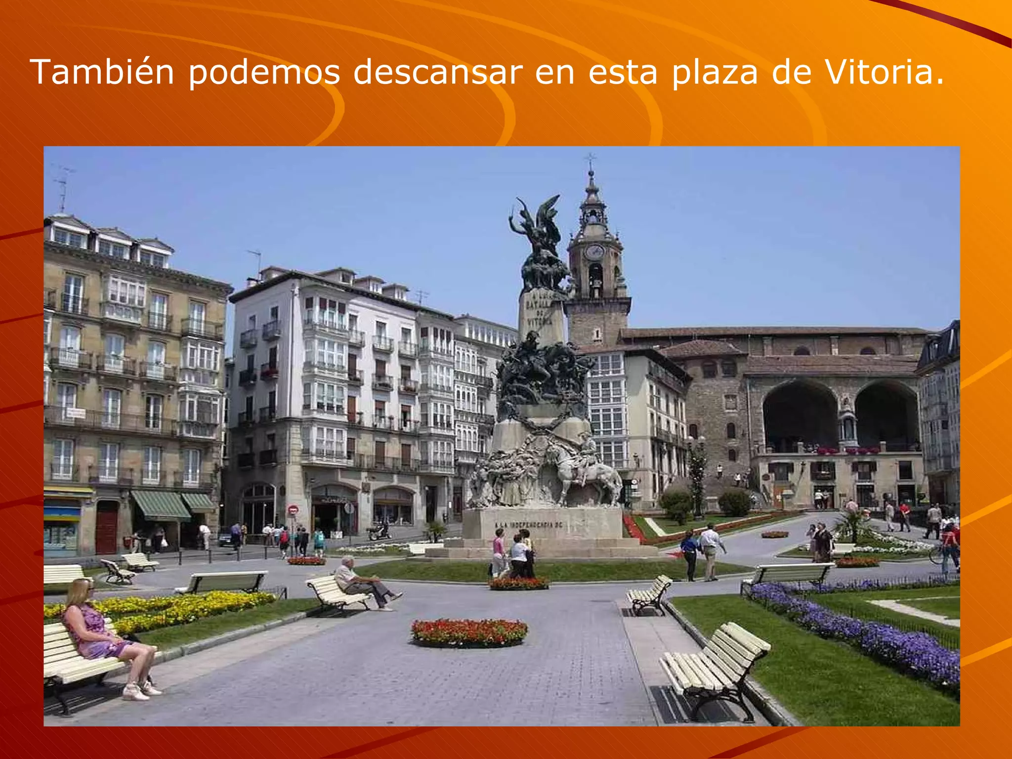 También podemos descansar en esta plaza de Vitoria.