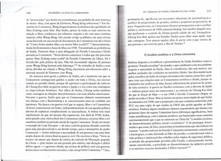 / 226 ASCENSÃO E QUEDA DO COMUNISMO
de "provocador" por Stalin era normalmente um prelúdio de uma sentença
de morte. Mas, com apoio de Dimitrov, Wang Ming sobreviveu." Em dis-
cussões no Comintern, Wang frequentemente desdenhava das qualidades de
Mao Zedong como líder. Mas Stalin, apesar de todas as suas reservas em
relação a Mao, combinava um relutante respeito a ele com uma contínua
suspeita sobre Wang Ming. Um recente artigo acadêmico em urna.revista
russa (baseado em um estudo de documentos do Comintern) tem.até O" título
de "Como Stalin ajudou Mao a se tornar líder (vozhd')".23 Aparentemente,
Stalin foi firmemente a favor de Mao em 1938. Transmitindo as preferências
de Stalin, Dimitrov disse a uma delegação do Partido Comunista Chinês
env iada ao Comintern: "Vocês devem comunicar a todos que eles precisam
apoiar Mao Zedong como uozhd' do Partido Comunista da China. Ele é
fortalecido pela prática da luta. Não há necessidade alguma de pessoas
como Wang Ming lutarem pela liderança.'?" As vontades de Sta!in e suas
sérias dúvidas em relação a Wang Ming claramente prevaleceram sobre a
amizade pessoal de Dimitrov com Wang.
De maneira mais geral, a política de Stalin, até o momento em que os
Comunistas conseguiram ganhar o poder em toda a China, era exortar
cautela ao partido chinês, porque ele aprovara a participação do exército
de Chiang Kai-shek na guerra contra o Japão e o via como um contrapeso
ao imperialismo britânico. Aos olhos de Stalin, Chiang tinha também
como vantagem as relações desconfortávéis com seus aliados americanos.
Durante a guerra, Stalin quis que os Comunistas chineses mantivessem
sua aliança com o Kuomintang e se concentrassem mais no combate aos
japoneses. Na época e na guerra civil que se seguiu, Mao e os Comunistas
chineses continuaram em frente, independentemente de sua agenda política
interna de suplantar completamente os nacionalistas. A vitória veio mais
rapidamente do que até mesmo eles esperavam. Em abril de 1948, Stalin,
antecipando uma vitória final dos Comunistas chineses, exortou Mao a ser
cauteloso também no período inicial do regime Comunista. Tendo em mente
o exemplo do Leste Europeu - de uma coalizão genuína abrindo caminho
para uma pseudocoalizão e, no devido tempo, para o monopólio do poder
Comunista - Stalin enfatizou a necessidade de um governo com uma base
ampla depois da vitória finaLna guerra civil. Ele escreveu a Mao: "Deve-se
manter em mente que depois da vitória do exército de libertação popular
da China - pelo menos em um período pós-vitória, cuja duração é difícil
definir agora - o governo chinês, em termos de política, será um governo
democrático revolucionário nacional, e não um governo Comunista."> Isso,
AS TOMADAS DE PODER COMUNISTAS NA CHINA 227
prosseguiu ele, significaria um necessário adiamento da nacionali~açdo e
confisco de propriedades de grandes, médios e pequenos proprtetarros de
terra. Enquanto isso, os Comunistas chineses prosseguiram com o conflito
militar e, em fevereiro de 1949, tomaram Beijing. Em outubro daquele ano,
eles ganharam o controle da última grande cidade do sul, Guangzhou.
Chiang Kai-shek apelou aos Estados Unidos para obter mais ajuda, mas
não conseguiu. Teve poucas opções além de partir com o que restava de
seu governo e seu exército para a ilha de Taiwarr."
o modelo soviético e a China comunista
Embora disposto a reconhecer a preeminência da União Soviética como o
primeiro "Estado socialista" do mundo, o que combinava com seu p~udente
respeito à autoridade de Stalin, Mao se considerava, não sem motivo, um
melhor avaliador das condições no território chinês. Sua desconsideração
pelos conselhos de Stalin de tempos em tempos não causou, nessa fase, qual-
quer crise nas relações entre os Comunismos soviético e chinês, porque os
resultados das políticas de Mao foram suficientemente positivos do ponto
de vista soviético. A guerra no Pacífico terminara com a derrota do Japão
_ embora graças mais aos americanos e ao exército de Chiang Kai-shek
do que às forças de Mao - e em 1949 o Partido Comunista chegou ~o
poder em toda a China. Mao se moveu um pouco mais rápido do que Stalin
recomendara em 1948, mas a proporção com que o sistema construído pelo
PCC era uma cópia do que existia na URSS não podia agradar ao líder
soviético. Embora alguns estudiosos chineses argumentem que mesmo nas
primeiras fases do-regime Comunista havia diferenças significativas, bem
como semelhanças, com o sistema soviético, um historiador russo sustenta
convincentemente que o que se construiu na China foi "o modelo soviético
de desenvolvimento político, social e econômico". E ele prossegue descre-
vendo o que eram, de fato, características fundamentais que eles tinham em
comum: "o poder indiviso do Partido Comunista estritamente centralizado
, e hierárquico, o culto ilimitado ao líder do partido, o controle total sob~e a
vida política e intelectual dos cidadãos pelos órgãos de segurança púbh,ca,
a tomada das propriedades privadas pelo Estado, o planejamento estrrta-
mente centralizado, a prioridade ao desenvolvimento da indústria pesada
e os enormes recursos destinados à defesa nacional't."
 