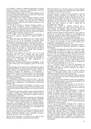 § 4º Instalado o Tribunal, os Ministros aposentados do Tribunal           Art. 32. O disposto no art. 236 não se aplica aos serviços notariais
Federal de Recursos tornar-se-ão, automaticamente, Ministros              e de registro que já tenham sido oficializados pelo poder público,
aposentados do Superior Tribunal de Justiça.                              respeitando-se o direito de seus servidores.
§ 5º Os Ministros a que se refere o § 2º, II, serão indicados em lista
tríplice pelo Tribunal Federal de Recursos, observado o disposto no       Art. 33. Ressalvados os créditos de natureza alimentar, o valor dos
art. 104, parágrafo único, da Constituição.                               precatórios judiciais pendentes de pagamento na data da
§ 6º Ficam criados cinco Tribunais Regionais Federais, a serem            promulgação da Constituição, incluído o remanescente de juros e
instalados no prazo de seis meses a contar da promulgação da              correção monetária, poderá ser pago em moeda corrente, com
Constituição, com a jurisdição e sede que lhes fixar o Tribunal           atualização, em prestações anuais, iguais e sucessivas, no prazo
Federal de Recursos, tendo em conta o número de processos e sua           máximo de oito anos, a partir de 1º de julho de 1989, por decisão
localização geográfica.                                                   editada pelo Poder Executivo até cento e oitenta dias da
§ 7º Até que se instalem os Tribunais Regionais Federais, o               promulgação da Constituição.
Tribunal Federal de Recursos exercerá a competência a eles                Parágrafo único. Poderão as entidades devedoras, para o
atribuída em todo o território nacional, cabendo-lhe promover sua         cumprimento do disposto neste artigo, emitir, em cada ano, no
instalação e indicar os candidatos a todos os cargos da composição        exato montante do dispêndio, títulos de dívida pública não
inicial, mediante lista tríplice, podendo desta constar juízes federais   computáveis para efeito do limite global de endividamento.
de qualquer região, observado o disposto no § 9º.                         Art. 34. O sistema tributário nacional entrará em vigor a partir do
§ 8º É vedado, a partir da promulgação da Constituição, o                 primeiro dia do quinto mês seguinte ao da promulgação da
provimento de vagas de Ministros do Tribunal Federal de                   Constituição, mantido, até então, o da Constituição de 1967, com a
Recursos.                                                                 redação dada pela Emenda nº 1, de 1969, e pelas posteriores.
§ 9º Quando não houver juiz federal que conte o tempo mínimo              § 1º Entrarão em vigor com a promulgação da Constituição os arts.
previsto no art. 107, II, da Constituição, a promoção poderá              148, 149, 150, 154, I, 156, III, e 159, I, c , revogadas as disposições
contemplar juiz com menos de cinco anos no exercício do cargo.            em contrário da Constituição de 1967 e das emendas que a
§ 10. Compete à Justiça Federal julgar as ações nela propostas até a      modificaram, especialmente de seu art. 25, III.
data da promulgação da Constituição, e aos Tribunais Regionais            § 2º O Fundo de Participação dos Estados e do Distrito Federal e o
Federais, bem como ao Superior Tribunal de Justiça, julgar as             Fundo de Participação dos Municípios obedecerão às seguintes
ações rescisórias das decisões até então proferidas pela Justiça          determinações:
Federal, inclusive daquelas cuja matéria tenha passado à                     I - a partir da promulgação da Constituição, os percentuais serão,
competência de outro ramo do Judiciário.                                  respectivamente, de dezoito por cento e de vinte por cento,
Art. 28. Os juízes federais de que trata o art. 123, § 2º, da             calculados sobre o produto da arrecadação dos impostos referidos
Constituição de 1967, com a redação dada pela Emenda                      no art. 153, III e IV, mantidos os atuais critérios de rateio até a
Constitucional nº 7, de 1977, ficam investidos na titularidade de         entrada em vigor da lei complementar a que se refere o art. 161, II;
varas na seção judiciária para a qual tenham sido nomeados ou                II - o percentual relativo ao Fundo de Participação dos Estados e
designados; na inexistência de vagas, proceder-se-á ao                    do Distrito Federal será acrescido de um ponto percentual no
desdobramento das varas existentes.                                       exercício financeiro de 1989 e, a partir de 1990, inclusive, à razão
Parágrafo único. Para efeito de promoção por antiguidade, o tempo         de meio ponto por exercício, até 1992, inclusive, atingindo em
de serviço desses juízes será computado a partir do dia de sua            1993 o percentual estabelecido no art. 159, I, a ;
posse.                                                                       III - o percentual relativo ao Fundo de Participação dos
                                                                          Municípios, a partir de 1989, inclusive, será elevado à razão de
Art. 29. Enquanto não aprovadas as leis complementares relativas          meio ponto percentual por exercício financeiro, até atingir o
ao Ministério Público e à Advocacia-Geral da União, o Ministério          estabelecido no art. 159, I, b.
Público Federal, a Procuradoria-Geral da Fazenda Nacional, as             § 3º Promulgada a Constituição, a União, os Estados, o Distrito
Consultorias Jurídicas dos Ministérios, as Procuradorias e                Federal e os Municípios poderão editar as leis necessárias à
Departamentos Jurídicos de autarquias federais com representação          aplicação do sistema tributário nacional nela previsto.
própria e os membros das Procuradorias das universidades                  § 4º As leis editadas nos termos do parágrafo anterior produzirão
fundacionais públicas continuarão a exercer suas atividades na área       efeitos a partir da entrada em vigor do sistema tributário nacional
das respectivas atribuições.                                              previsto na Constituição.
§ 1º O Presidente da República, no prazo de cento e vinte dias,           § 5º Vigente o novo sistema tributário nacional, fica assegurada a
encaminhará ao Congresso Nacional projeto de lei complementar             aplicação da legislação anterior, no que não seja incompatível com
dispondo sobre a organização e o funcionamento da Advocacia-              ele e com a legislação referida nos §§ 3º e 4º.
Geral da União.                                                           § 6º Até 31 de dezembro de 1989, o disposto no art. 150, III, b ,
§ 2º Aos atuais Procuradores da República, nos termos da lei              não se aplica aos impostos de que tratam os arts. 155, I, a e b , e
complementar, será facultada a opção, de forma irretratável, entre        156, II e III, que podem ser cobrados trinta dias após a publicação
as carreiras do Ministério Público Federal e da Advocacia-Geral da        da lei que os tenha instituído ou aumentado.
União.                                                                    § 7º Até que sejam fixadas em lei complementar, as alíquotas
§ 3º Poderá optar pelo regime anterior, no que respeita às garantias      máximas do imposto municipal sobre vendas a varejo de
e vantagens, o membro do Ministério Público admitido antes da             combustíveis líquidos e gasosos não excederão a três por cento.
promulgação da Constituição, observando-se, quanto às vedações,           § 8º Se, no prazo de sessenta dias contados da promulgação da
a situação jurídica na data desta.                                        Constituição, não for editada a lei complementar necessária à
§ 4º Os atuais integrantes do quadro suplementar dos Ministérios          instituição do imposto de que trata o art. 155, I, b , os Estados e o
Públicos do Trabalho e Militar que tenham adquirido estabilidade          Distrito Federal, mediante convênio celebrado nos termos da Lei
nessas funções passam a integrar o quadro da respectiva carreira.         Complementar nº 24, de 7 de janeiro de 1975, fixarão normas para
§ 5º Cabe à atual Procuradoria-Geral da Fazenda Nacional,                 regular provisoriamente a matéria.
diretamente ou por delegação, que pode ser ao Ministério Público          § 9º Até que lei complementar disponha sobre a matéria, as
estadual, representar judicialmente a União nas causas de natureza        empresas distribuidoras de energia elétrica, na condição de
fiscal, na área da respectiva competência, até a promulgação das          contribuintes ou de substitutos tributários, serão as responsáveis,
leis complementares previstas neste artigo.                               por ocasião da saída do produto de seus estabelecimentos, ainda
Art. 30. A legislação que criar a justiça de paz manterá os atuais        que destinado a outra unidade da Federação, pelo pagamento do
juízes de paz até a posse dos novos titulares, assegurando-lhes os        imposto sobre operações relativas à circulação de mercadorias
direitos e atribuições conferidos a estes, e designará o dia para a       incidente sobre energia elétrica, desde a produção ou importação
eleição prevista no art. 98, II, da Constituição.                         até a última operação, calculado o imposto sobre o preço então
Art. 31. Serão estatizadas as serventias do foro judicial, assim          praticado na operação final e assegurado seu recolhimento ao
definidas em lei, respeitados os direitos dos atuais titulares.           Estado ou ao Distrito Federal, conforme o local onde deva ocorrer
                                                                          essa operação.
                                                                                                                                              43
 