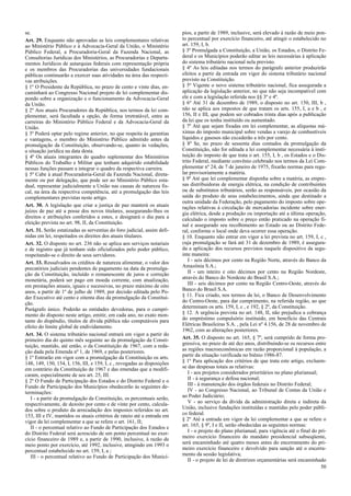 se.
Art. 29. Enquanto não aprovadas as leis complementares relativas
ao Ministério Público e à Advocacia-Geral da União, o Ministério
Público Federal, a Procuradoria-Geral da Fazenda Nacional, as
Consultorias Jurídicas dos Ministérios, as Procuradorias e Departa-
mentos Jurídicos de autarquias federais com representação própria
e os membros das Procuradorias das universidades fundacionais
públicas continuarão a exercer suas atividades na área das respecti-
vas atribuições.
§ 1º O Presidente da República, no prazo de cento e vinte dias, en-
caminhará ao Congresso Nacional projeto de lei complementar dis-
pondo sobre a organização e o funcionamento da Advocacia-Geral
da União.
§ 2º Aos atuais Procuradores da República, nos termos da lei com-
plementar, será facultada a opção, de forma irretratável, entre as
carreiras do Ministério Público Federal e da Advocacia-Geral da
União.
§ 3º Poderá optar pelo regime anterior, no que respeita às garantias
e vantagens, o membro do Ministério Público admitido antes da
promulgação da Constituição, observando-se, quanto às vedações,
a situação jurídica na data desta.
§ 4º Os atuais integrantes do quadro suplementar dos Ministérios
Públicos do Trabalho e Militar que tenham adquirido estabilidade
nessas funções passam a integrar o quadro da respectiva carreira.
§ 5º Cabe à atual Procuradoria-Geral da Fazenda Nacional, direta-
mente ou por delegação, que pode ser ao Ministério Público esta-
dual, representar judicialmente a União nas causas de natureza fis-
cal, na área da respectiva competência, até a promulgação das leis
complementares previstas neste artigo.
Art. 30. A legislação que criar a justiça de paz manterá os atuais
juízes de paz até a posse dos novos titulares, assegurando-lhes os
direitos e atribuições conferidos a estes, e designará o dia para a
eleição prevista no art. 98, II, da Constituição.
Art. 31. Serão estatizadas as serventias do foro judicial, assim defi-
nidas em lei, respeitados os direitos dos atuais titulares.
Art. 32. O disposto no art. 236 não se aplica aos serviços notariais
e de registro que já tenham sido oficializados pelo poder público,
respeitando-se o direito de seus servidores.
Art. 33. Ressalvados os créditos de natureza alimentar, o valor dos
precatórios judiciais pendentes de pagamento na data da promulga-
ção da Constituição, incluído o remanescente de juros e correção
monetária, poderá ser pago em moeda corrente, com atualização,
em prestações anuais, iguais e sucessivas, no prazo máximo de oito
anos, a partir de 1º de julho de 1989, por decisão editada pelo Po-
der Executivo até cento e oitenta dias da promulgação da Constitui-
ção.
Parágrafo único. Poderão as entidades devedoras, para o cumpri-
mento do disposto neste artigo, emitir, em cada ano, no exato mon-
tante do dispêndio, títulos de dívida pública não computáveis para
efeito do limite global de endividamento.
Art. 34. O sistema tributário nacional entrará em vigor a partir do
primeiro dia do quinto mês seguinte ao da promulgação da Consti-
tuição, mantido, até então, o da Constituição de 1967, com a reda-
ção dada pela Emenda nº 1, de 1969, e pelas posteriores.
§ 1º Entrarão em vigor com a promulgação da Constituição os arts.
148, 149, 150, 154, I, 156, III, e 159, I, c , revogadas as disposições
em contrário da Constituição de 1967 e das emendas que a modifi-
caram, especialmente de seu art. 25, III.
§ 2º O Fundo de Participação dos Estados e do Distrito Federal e o
Fundo de Participação dos Municípios obedecerão às seguintes de-
terminações:
I - a partir da promulgação da Constituição, os percentuais serão,
respectivamente, de dezoito por cento e de vinte por cento, calcula-
dos sobre o produto da arrecadação dos impostos referidos no art.
153, III e IV, mantidos os atuais critérios de rateio até a entrada em
vigor da lei complementar a que se refere o art. 161, II;
II - o percentual relativo ao Fundo de Participação dos Estados e
do Distrito Federal será acrescido de um ponto percentual no exer-
cício financeiro de 1989 e, a partir de 1990, inclusive, à razão de
meio ponto por exercício, até 1992, inclusive, atingindo em 1993 o
percentual estabelecido no art. 159, I, a ;
III - o percentual relativo ao Fundo de Participação dos Municí-
pios, a partir de 1989, inclusive, será elevado à razão de meio pon-
to percentual por exercício financeiro, até atingir o estabelecido no
art. 159, I, b.
§ 3º Promulgada a Constituição, a União, os Estados, o Distrito Fe-
deral e os Municípios poderão editar as leis necessárias à aplicação
do sistema tributário nacional nela previsto.
§ 4º As leis editadas nos termos do parágrafo anterior produzirão
efeitos a partir da entrada em vigor do sistema tributário nacional
previsto na Constituição.
§ 5º Vigente o novo sistema tributário nacional, fica assegurada a
aplicação da legislação anterior, no que não seja incompatível com
ele e com a legislação referida nos §§ 3º e 4º.
§ 6º Até 31 de dezembro de 1989, o disposto no art. 150, III, b ,
não se aplica aos impostos de que tratam os arts. 155, I, a e b , e
156, II e III, que podem ser cobrados trinta dias após a publicação
da lei que os tenha instituído ou aumentado.
§ 7º Até que sejam fixadas em lei complementar, as alíquotas má-
ximas do imposto municipal sobre vendas a varejo de combustíveis
líquidos e gasosos não excederão a três por cento.
§ 8º Se, no prazo de sessenta dias contados da promulgação da
Constituição, não for editada a lei complementar necessária à insti-
tuição do imposto de que trata o art. 155, I, b , os Estados e o Dis-
trito Federal, mediante convênio celebrado nos termos da Lei Com-
plementar nº 24, de 7 de janeiro de 1975, fixarão normas para regu-
lar provisoriamente a matéria.
§ 9º Até que lei complementar disponha sobre a matéria, as empre-
sas distribuidoras de energia elétrica, na condição de contribuintes
ou de substitutos tributários, serão as responsáveis, por ocasião da
saída do produto de seus estabelecimentos, ainda que destinado a
outra unidade da Federação, pelo pagamento do imposto sobre ope-
rações relativas à circulação de mercadorias incidente sobre ener-
gia elétrica, desde a produção ou importação até a última operação,
calculado o imposto sobre o preço então praticado na operação fi-
nal e assegurado seu recolhimento ao Estado ou ao Distrito Fede-
ral, conforme o local onde deva ocorrer essa operação.
§ 10. Enquanto não entrar em vigor a lei prevista no art. 159, I, c ,
cuja promulgação se fará até 31 de dezembro de 1989, é assegura-
da a aplicação dos recursos previstos naquele dispositivo da segu-
inte maneira:
I - seis décimos por cento na Região Norte, através do Banco da
Amazônia S.A.;
II - um inteiro e oito décimos por cento na Região Nordeste,
através do Banco do Nordeste do Brasil S.A.;
III - seis décimos por cento na Região Centro-Oeste, através do
Banco do Brasil S.A.
§ 11. Fica criado, nos termos da lei, o Banco de Desenvolvimento
do Centro-Oeste, para dar cumprimento, na referida região, ao que
determinam os arts. 159, I, c , e 192, § 2º, da Constituição.
§ 12. A urgência prevista no art. 148, II, não prejudica a cobrança
do empréstimo compulsório instituído, em benefício das Centrais
Elétricas Brasileiras S.A. , pela Lei nº 4.156, de 28 de novembro de
1962, com as alterações posteriores.
Art. 35. O disposto no art. 165, § 7º, será cumprido de forma pro-
gressiva, no prazo de até dez anos, distribuindo-se os recursos entre
as regiões macroeconômicas em razão proporcional à população, a
partir da situação verificada no biênio 1986-87.
§ 1º Para aplicação dos critérios de que trata este artigo, excluem-
se das despesas totais as relativas:
I - aos projetos considerados prioritários no plano plurianual;
II - à segurança e defesa nacional;
III - à manutenção dos órgãos federais no Distrito Federal;
IV - ao Congresso Nacional, ao Tribunal de Contas da União e
ao Poder Judiciário;
V - ao serviço da dívida da administração direta e indireta da
União, inclusive fundações instituídas e mantidas pelo poder públi-
co federal.
§ 2º Até a entrada em vigor da lei complementar a que se refere o
art. 165, § 9º, I e II, serão obedecidas as seguintes normas:
I - o projeto do plano plurianual, para vigência até o final do pri-
meiro exercício financeiro do mandato presidencial subseqüente,
será encaminhado até quatro meses antes do encerramento do pri-
meiro exercício financeiro e devolvido para sanção até o encerra-
mento da sessão legislativa;
II - o projeto de lei de diretrizes orçamentárias será encaminhado
50
 