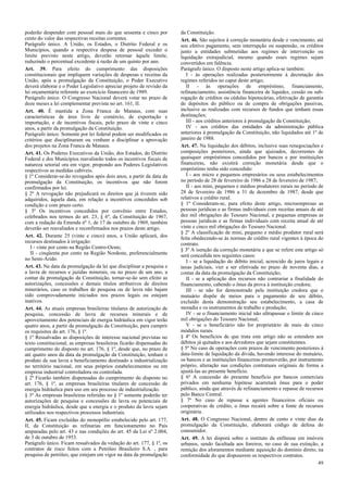 poderão despender com pessoal mais do que sessenta e cinco por
cento do valor das respectivas receitas correntes.
Parágrafo único. A União, os Estados, o Distrito Federal e os
Municípios, quando a respectiva despesa de pessoal exceder o
limite previsto neste artigo, deverão retornar àquele limite,
reduzindo o percentual excedente à razão de um quinto por ano.
Art. 39. Para efeito do cumprimento das disposições
constitucionais que impliquem variações de despesas e receitas da
União, após a promulgação da Constituição, o Poder Executivo
deverá elaborar e o Poder Legislativo apreciar projeto de revisão da
lei orçamentária referente ao exercício financeiro de 1989.
Parágrafo único. O Congresso Nacional deverá votar no prazo de
doze meses a lei complementar prevista no art. 161, II.
Art. 40. É mantida a Zona Franca de Manaus, com suas
características de área livre de comércio, de exportação e
importação, e de incentivos fiscais, pelo prazo de vinte e cinco
anos, a partir da promulgação da Constituição.
Parágrafo único. Somente por lei federal podem ser modificados os
critérios que disciplinaram ou venham a disciplinar a aprovação
dos projetos na Zona Franca de Manaus.
Art. 41. Os Poderes Executivos da União, dos Estados, do Distrito
Federal e dos Municípios reavaliarão todos os incentivos fiscais de
natureza setorial ora em vigor, propondo aos Poderes Legislativos
respectivos as medidas cabíveis.
§ 1º Considerar-se-ão revogados após dois anos, a partir da data da
promulgação da Constituição, os incentivos que não forem
confirmados por lei.
§ 2º A revogação não prejudicará os direitos que já tiverem sido
adquiridos, àquela data, em relação a incentivos concedidos sob
condição e com prazo certo.
§ 3º Os incentivos concedidos por convênio entre Estados,
celebrados nos termos do art. 23, § 6º, da Constituição de 1967,
com a redação da Emenda nº 1, de 17 de outubro de 1969, também
deverão ser reavaliados e reconfirmados nos prazos deste artigo.
Art. 42. Durante 25 (vinte e cinco) anos, a União aplicará, dos
recursos destinados à irrigação:
I - vinte por cento na Região Centro-Oeste;
II - cinqüenta por cento na Região Nordeste, preferencialmente
no Semi-Árido.
Art. 43. Na data da promulgação da lei que disciplinar a pesquisa e
a lavra de recursos e jazidas minerais, ou no prazo de um ano, a
contar da promulgação da Constituição, tornar-se-ão sem efeito as
autorizações, concessões e demais títulos atributivos de direitos
minerários, caso os trabalhos de pesquisa ou de lavra não hajam
sido comprovadamente iniciados nos prazos legais ou estejam
inativos.
Art. 44. As atuais empresas brasileiras titulares de autorização de
pesquisa, concessão de lavra de recursos minerais e de
aproveitamento dos potenciais de energia hidráulica em vigor terão
quatro anos, a partir da promulgação da Constituição, para cumprir
os requisitos do art. 176, § 1º.
§ 1º Ressalvadas as disposições de interesse nacional previstas no
texto constitucional, as empresas brasileiras ficarão dispensadas do
cumprimento do disposto no art. 176, § 1º, desde que, no prazo de
até quatro anos da data da promulgação da Constituição, tenham o
produto de sua lavra e beneficiamento destinado a industrialização
no território nacional, em seus próprios estabelecimentos ou em
empresa industrial controladora ou controlada.
§ 2º Ficarão também dispensadas do cumprimento do disposto no
art. 176, § 1º, as empresas brasileiras titulares de concessão de
energia hidráulica para uso em seu processo de industrialização.
§ 3º As empresas brasileiras referidas no § 1º somente poderão ter
autorizações de pesquisa e concessões de lavra ou potenciais de
energia hidráulica, desde que a energia e o produto da lavra sejam
utilizados nos respectivos processos industriais.
Art. 45. Ficam excluídas do monopólio estabelecido pelo art. 177,
II, da Constituição as refinarias em funcionamento no País
amparadas pelo art. 43 e nas condições do art. 45 da Lei nº 2.004,
de 3 de outubro de 1953.
Parágrafo único. Ficam ressalvados da vedação do art. 177, § 1º, os
contratos de risco feitos com a Petróleo Brasileiro S.A. , para
pesquisa de petróleo, que estejam em vigor na data da promulgação
da Constituição.
Art. 46. São sujeitos à correção monetária desde o vencimento, até
seu efetivo pagamento, sem interrupção ou suspensão, os créditos
junto a entidades submetidas aos regimes de intervenção ou
liquidação extrajudicial, mesmo quando esses regimes sejam
convertidos em falência.
Parágrafo único. O disposto neste artigo aplica-se também:
I - às operações realizadas posteriormente à decretação dos
regimes referidos no caput deste artigo;
II - às operações de empréstimo, financiamento,
refinanciamento, assistência financeira de liquidez, cessão ou sub-
rogação de créditos ou cédulas hipotecárias, efetivação de garantia
de depósitos do público ou de compra de obrigações passivas,
inclusive as realizadas com recursos de fundos que tenham essas
destinações;
III - aos créditos anteriores à promulgação da Constituição;
IV - aos créditos das entidades da administração pública
anteriores à promulgação da Constituição, não liquidados até 1º de
janeiro de 1988.
Art. 47. Na liquidação dos débitos, inclusive suas renegociações e
composições posteriores, ainda que ajuizados, decorrentes de
quaisquer empréstimos concedidos por bancos e por instituições
financeiras, não existirá correção monetária desde que o
empréstimo tenha sido concedido:
I - aos micro e pequenos empresários ou seus estabelecimentos
no período de 28 de fevereiro de 1986 a 28 de fevereiro de 1987;
II - aos mini, pequenos e médios produtores rurais no período de
28 de fevereiro de 1986 a 31 de dezembro de 1987, desde que
relativos a crédito rural.
§ 1º Consideram-se, para efeito deste artigo, microempresas as
pessoas jurídicas e as firmas individuais com receitas anuais de até
dez mil obrigações do Tesouro Nacional, e pequenas empresas as
pessoas jurídicas e as firmas individuais com receita anual de até
vinte e cinco mil obrigações do Tesouro Nacional.
§ 2º A classificação de mini, pequeno e médio produtor rural será
feita obedecendo-se às normas de crédito rural vigentes à época do
contrato.
§ 3º A isenção da correção monetária a que se refere este artigo só
será concedida nos seguintes casos:
I - se a liquidação do débito inicial, acrescido de juros legais e
taxas judiciais, vier a ser efetivada no prazo de noventa dias, a
contar da data da promulgação da Constituição;
II - se a aplicação dos recursos não contrariar a finalidade do
financiamento, cabendo o ônus da prova à instituição credora;
III - se não for demonstrado pela instituição credora que o
mutuário dispõe de meios para o pagamento de seu débito,
excluído desta demonstração seu estabelecimento, a casa de
moradia e os instrumentos de trabalho e produção;
IV - se o financiamento inicial não ultrapassar o limite de cinco
mil obrigações do Tesouro Nacional;
V - se o beneficiário não for proprietário de mais de cinco
módulos rurais.
§ 4º Os benefícios de que trata este artigo não se estendem aos
débitos já quitados e aos devedores que sejam constituintes.
§ 5º No caso de operações com prazos de vencimento posteriores à
data-limite de liquidação da dívida, havendo interesse do mutuário,
os bancos e as instituições financeiras promoverão, por instrumento
próprio, alteração nas condições contratuais originais de forma a
ajustá-las ao presente benefício.
§ 6º A concessão do presente benefício por bancos comerciais
privados em nenhuma hipótese acarretará ônus para o poder
público, ainda que através de refinanciamento e repasse de recursos
pelo Banco Central.
§ 7º No caso de repasse a agentes financeiros oficiais ou
cooperativas de crédito, o ônus recairá sobre a fonte de recursos
originária.
Art. 48. O Congresso Nacional, dentro de cento e vinte dias da
promulgação da Constituição, elaborará código de defesa do
consumidor.
Art. 49. A lei disporá sobre o instituto da enfiteuse em imóveis
urbanos, sendo facultada aos foreiros, no caso de sua extinção, a
remição dos aforamentos mediante aquisição do domínio direto, na
conformidade do que dispuserem os respectivos contratos.
49
 