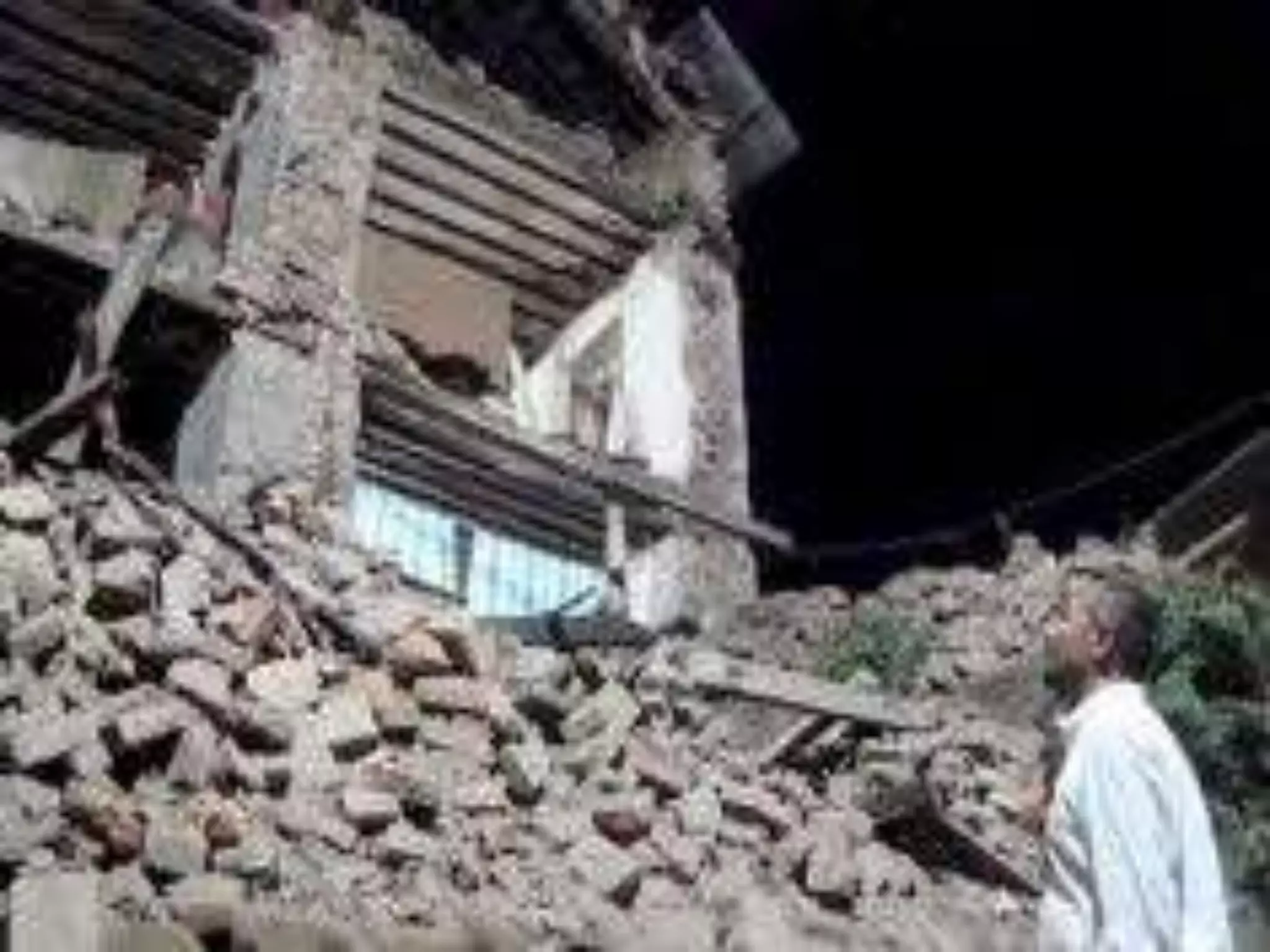 19TH SEPTEMBER 2011:
50 DEAD IN EARTHQUAKE IN SIKKIM AND NORTH EAST

3

 