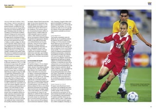 52
Korea / Japan 2001
53
Team Analysis
veau une solide ligne de défense. Antici-
pant le danger, il parvint à intercepter de
nombreux ballons. L’équipe montra une
grande harmonie, travaillant dur et lut-
tant pour la possession de chaque ballon.
Bent avait pour mission spéciale de mar-
quer Tchoutang comme son ombre. Les
Canadiens s’en tirèrent bien en défense,
relançant l’attaque par de courtes passes
après les interceptions pour terminer sur
de longues passes à destination de Bren-
nan, de Corazzin ou de Kusch. Les milieux
de terrain aussi apportèrent leur pierre
à l’édifice en aidant à endiguer les offensi-
ves de l’adversaire. Même menés au score,
les Canadiens poursuivirent leurs efforts
et déstabilisèrent encore plusieurs fois les
lignes adverses par des attaques du très
technique Brennant ou par l’aile gauche.
L’équipe a bénéficié d’une grande sympa-
thie,mais n’a su exploiter les occasions qui
se sont présentées et restera la seule à avoir
quitté le tournoi sans marquer.
Holger Osieck fue entrenador asistente de
la selección canadiense en 1977 y, en 1990
perteneció al cuerpo técnico del campeón
mundial Alemania. En 1999, asumió el
mandato de director técnico de la selec-
ción nacional de Canadá, y consiguió
alcanzar el mayor logro en la historia del
fútbol del país al ganar la Copa Oro 2000
(el campeonato continental de la CON-
CACAF) y clasificar para la Copa FIFA/
Confederaciones. En un país en donde el
hockey sobre hielo es el deporte predo-
minante, el fútbol no goza prácticamente
de ninguna popularidad. No obstante, la
escuadra canadiense fue superándose en el
correr del certamen, llegando a poner de
relieve su potencia, particularmente en el
empate a cero contra Brasil. En cuanto
a las expectativas previas al torneo, el
entrenador se mostró muy discreto: en
primera línea, sus jugadores debían acu-
mular experiencia internacional; luego,
debían acostumbrarse a enfrentar cam-
peones de otras confederaciones, adap-
tarse a las diferentes situaciones de juego
con cambios de ritmo e incluir, dentro
de lo posible, momentos sorpresivos en
sus ataques.Además,Osieck tenía previsto
jugar con una táctica claramente conce-
bida, optando por un estricto 3-5-2. En
el primer choque contra Japón, la supe-
rioridad de los nipones dejó sin luces a
los canadienses y fue necesario esperar
las otras presentaciones para calibrar su
potencia efectiva. Canadá le había con-
cedido demasiado espacio al conjunto
asiático, y falló asimismo la táctica de
marcar estrechamente a Hidetoshi Nakata,
el repartidor del juego japonés. Brennan
exhibió un alto grado de efectividad
en sus desbordamientos por la punta
izquierda, y Jason De Vos fue la figura
dominante en el bloque defensivo,
resolviendo numerosas situaciones crí-
ticas y anticipando con gran visión
de juego. Destacó asimismo el portero
Craig Forrest, un hombre extremada-
mente alerta, motivador y que irradiaba
mucha calma y seguridad. Esta escuadra
canadiense tiene un futuro muy promete-
dor.
Los tres partidos de Canadá
Contra Japón: 0 a 3 (0 a 0)
En el primer tiempo, se vio un conjunto
canadiense sorprendentemente equili-
brado y ofensivo. El trío defensor, liderado
por Jason De Vos, realizó una magnífica
labor defensiva. En el medio, Staltieri
y Bent se alternaban en la marcación
de Nakata y se desmarcaban hábilmente
con paredes y toques claro. El ataque
maniobró con más espíritu que capacidad
de juego, y fue más bien por la punta
izquierda que se intentaba inquietar al
adversario.La compacta línea media cana-
diense obstruyó con tenacidad y eficacia
el armado japonés, y puso en apuros a la
defensa mediante las veloces y escurridizas
apariciones de Brennan por la izquierda.
Japón reaccionó ante este peligro, modifi-
cando su línea defensiva de tres hombres
con la sustitución de Uemura, lo cual
implicaba un cambio de estilo. En general,
Canadá fue un rival muy parejo en la pri-
mera parte, aunque sus numerosos ata-
ques no tuvieran premio, pues Peschiso-
lido y Xausa carecieron de la predisposi-
ción necesaria para imponerse y desmar-
carse. Asimismo, al equipo le faltó cierto
grado de flexibilidad. El conjunto cana-
diense se desarboló con el 1 a 0 de Ono en
el minuto 57, de tiro libre, y el 2 a 0 tres
minutos más tarde, tras un error garrafal
de la defensa. Al final, Japón liquidó defi-
nitivamente la contienda con un tercer
tanto.
Contra Brasil: 0 a 0
Tras la paliza contundente contra los
dueños de casa, los canadienses optaron
por plantear una táctica cautelosa en
el choque con el tetracampeón mundial
Brasil. Sabían que sería una empresa
extremadamente difícil batir a una escua-
dra de la talla de Brasil, de modo que su
lema era mantener el cero a cero el mayor
tiempo posible. Con el 3-5-2 intentaron
truncar los peligrosos desbordamientos
brasileños por las bandas, cortando las
arremetidas de Zé María por la derecha
y de Leo por la izquierda. El conjunto
auriverde estuvo obligado a desprenderse
rápidamente del balón para no quedar
colgado en la telaraña del sólido bloque
canadiense. La total falta de acierto de los
sudamericanos en los metros finales y la
magnífica actuación del guardameta Craig
Forrest evitaron la caída de la valla del
cuadro canadiense, cuyos contragolpes no
tuvieron el peso deseado debido a la
incapacidad gambeteadora de los delan-
teros Xausa y Peschisolido. No obstante,
la paridad equivalía a un enorme éxito,
hazaña que se debió particularmente a
las extraordinarias atajadas del portero
Forrest, que entusiasmaron al numeroso
público.
Contra Camerún: 0 a 2 (0 a 0)
El empate contra Brasil inyectó nueva
motivación a los canadienses para inten-
tar alzarse con la tan deseada victoria en
el último partido. El líder de la línea
de contención fue nuevamente De Vos,
quien anticipó innumerables pases gracias
a su extraordinaria visión panorámica.
El conjunto canadiense destacó por su
sentido colectivo, orden y combatividad.
Bent tuvo la misión especial de seguir a
sol y sombra al peligroso Tchoutang. La
McKenna (Canada, 20) gets away from
Lucio (Brazil), Canada v Brazil (0-0).
 