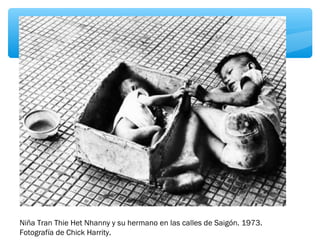 Niña Tran Thie Het Nhanny y su hermano en las calles de Saigón. 1973. 
Fotografía de Chick Harrity. 
 