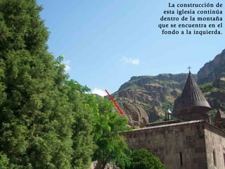 La construcción de esta iglesia continúa dentro de la montaña que se encuentra en el fondo a la izquierda. 