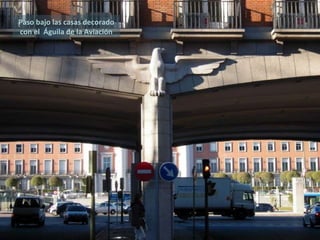 Paso bajo las casas decorado con el  Águila de la Aviación 