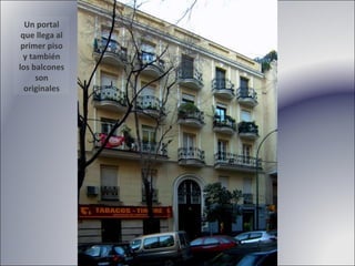 Un portal que llega al primer piso y también los balcones son originales 