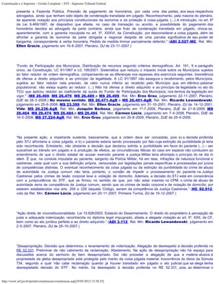 Constituição e o Supremo - Versão Completa :: STF - Supremo Tribunal Federal

           presente a Fazenda Pública. Previsão de pagamento de honorários, por cada uma das partes, aos seus respectivos
           advogados, ainda que tenham sido objeto de condenação transitada em julgado. Reconhecimento, pela maioria do plenário,
           da aparente violação aos princípios constitucionais da isonomia e da proteção à coisa julgada. (...) A introdução, no art. 6º
           da Lei 9.469/1997, de dispositivo que afasta, no caso de transação ou acordo, a possibilidade do pagamento dos
           honorários devidos ao advogado da parte contrária, ainda que fruto de condenação transitada em julgado, choca-se,
           aparentemente, com a garantia insculpida no art. 5º, XXXVI, da Constituição, por desconsiderar a coisa julgada, além de
           afrontar a garantia de isonomia da parte obrigada a negociar despida de uma parcela significativa de seu poder de
           barganha, correspondente à verba honorária. Pedido de medida liminar parcialmente deferido." (ADI 2.527-MC, Rel. Min.
           Ellen Gracie, julgamento em 16-8-2007, Plenário, DJ de 23-11-2007.)




           “Fundo de Participação dos Municípios. Distribuição de recursos segundo critérios demográficos. Art. 161, II e parágrafo
           único, da Constituição. LC 91/1997 e LC 106/2001. Sistemática que reduziu o impacto inicial sobre os Municípios sujeitos
           ao fator redutor de ordem demográfica, compensando-se as diferenças nos repasses dos exercícios seguintes. Inexistência
           de ofensa a direito adquirido e ao princípio da legalidade. A LC 91/1997 não assegura o recebimento, pelos Municípios,
           sujeitos ao fator redutor nela previsto, de valor nunca inferior ao recebido pelo Município que, em idêntico patamar
           populacional, não esteja sujeito ao redutor. (...) Não há ofensa a direito adquirido e ao princípio da legalidade no ato do
           TCU que aplicou redutor ao coeficiente da quota do Fundo de Participação dos Municípios, nos termos da legislação em
           vigor." (MS 26.469, MS 26.479, MS 26.489 e MS 26.499, Rel. Min. Eros Grau, julgamento 22-11-2007, Plenário,
           DJE de 28-3-2008.) No mesmo sentido: MS 26.471-AgR e MS 26.491-AgR, Rel. Min. Ricardo Lewandowski,
           julgamento em 25-6-2008; MS 23.399, Rel. Min. Ellen Gracie, julgamento em 31-10-2001, Plenário, DJ de 14-12-2001.
           Vide: MS 26.236-AgR, Rel. Min. Joaquim Barbosa, julgamento em 1º-7-2009, Plenário, DJE de 21-8-2009; MS
           26.464, MS 26.474, MS 26.484 e MS 26.494, Rel. Min. Cármen Lúcia, julgamento em 7-4-2008, Plenário, DJE de
           16-5-2008; MS 27.224-AgR, Rel. Min. Eros Grau, julgamento em 20-8-2009, Plenário, DJE de 25-9-2009.




           “Na presente ação, a impetrante sustenta, basicamente, que a ordem deve ser concedida, pois a) a decisão proferida
           pelo STJ afrontaria a coisa julgada, e b) o paciente estaria sendo processado por fato cuja extinção da punibilidade já teria
           sido reconhecida. Entretanto, não obstante a decisão que declarou extinta a punibilidade em favor do paciente (...) – ser
           suscetível ao trânsito em julgado e à produção de efeitos, as circunstâncias fáticas do caso em espécie não conduzem ao
           entendimento de que o direito estatal de acusar exercido perante a Justiça Militar teria afrontado o princípio do ne bis in
           idem. É que, na conduta imputada ao paciente, sargento da Polícia Militar, há em tese, infrações de natureza funcional e
           castrense, cada qual com a sua definição própria, censuradas por legislações penais específicas e processadas por juízos
           de competências distintas. O eventual reconhecimento da coisa julgada ou da extinção da punibilidade do crime de abuso
           de autoridade na Justiça comum não teria, portanto, o condão de impedir o processamento do paciente na Justiça
           Castrense pelos crimes de lesão corporal leve e violação de domicílio. Ademais, a decisão do STJ está em consonância
           com a jurisprudência do STF, que se firmou no sentido de que, por não estar inserido no CPM, o crime de abuso de
           autoridade seria de competência da Justiça comum, sendo que os crimes de lesão corporal e de violação de domicílio, por
           estarem estabelecidos nos arts. 209 e 226 daquele Código, seriam da competência da Justiça Castrense.” (HC 92.912,
           voto da Rel. Min. Cármen Lúcia, julgamento em 20-11-2007, Primeira Turma, DJ de 19-12-2007.)




           “Ação direta de inconstitucionalidade. Lei 10.826/2003. Estatuto do Desarmamento. O direito do proprietário à percepção de
           justa e adequada indenização, reconhecida no diploma legal impugnado, afasta a alegada violação ao art. 5º, XXII, da CF,
           bem como ao ato jurídico perfeito e ao direito adquirido.” (ADI 3.112, Rel. Min. Ricardo Lewandowski, julgamento em
           2-5-2007, Plenário, DJ de 26-10-2007.)




           “Desapropriação. Decisão que determinou o levantamento de indenização. Alegação de desrespeito à decisão proferida no
           RE 52.331. Preliminar de não cabimento da reclamação. Afastamento. Na ação de desapropriação não há espaço para
           discussões acerca do senhorio do bem desapropriado. Daí não proceder a alegação de que a matéria alusiva à
           propriedade da gleba desapropriada está protegida pelo manto da coisa julgada material. Inocorrência do óbice da Súmula
           734, segundo a qual ‘não cabe reclamação quando já houver transitado em julgado o ato judicial que se alega tenha
           desrespeitado decisão do STF’. No mérito, há desrespeito à decisão proferida no RE 52.331, pois, ao determinar o


http://www.stf.jus.br/portal/constituicao/constituicao.asp[29/05/2012 15:38:25]
 