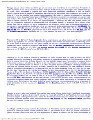 Constituição e o Supremo - Versão Completa :: STF - Supremo Tribunal Federal



           "Princípio do juiz natural. Relator substituído por juiz convocado sem observância de nova distribuição. Precedentes da
           Corte. O princípio do juiz natural não apenas veda a instituição de tribunais e juízos de exceção, como também impõe que
           as causas sejam processadas e julgadas pelo órgão jurisdicional previamente determinado a partir de critérios
           constitucionais de repartição taxativa de competência, excluída qualquer alternativa à discricionariedade. A convocação de
           juízes de 1º grau de jurisdição para substituir desembargadores não malfere o princípio constitucional do juiz natural,
           autorizado no âmbito da Justiça Federal pela Lei 9.788/1999. O fato de o processo ter sido relatado por um juiz convocado
           para auxiliar o Tribunal no julgamento dos feitos e não pelo desembargador federal a quem originariamente distribuído
           tampouco afronta o princípio do juiz natural. Nos órgãos colegiados, a distribuição dos feitos entre relatores constitui, em
           favor do jurisdicionado, imperativo de impessoalidade que, na hipótese vertente, foi alcançada com o primeiro sorteio.
           Demais disso, não se vislumbra, no ato de designação do juiz convocado, nenhum traço de discricionariedade capaz de
           comprometer a imparcialidade da decisão que veio a ser exarada pelo órgão colegiado competente." (HC 86.889, Rel.
           Min. Menezes Direito, julgamento em 20-11-2007, Primeira Turma, DJE de 15-2-2008.) No mesmo sentido: AI
           765.205-ED, Rel. Min. Luiz Fux, julgamento em 22-11-2011, Primeira Turma, DJE de 1º-2-2012; RE 597.133, Rel.
           Min. Ricardo Lewandowski, julgamento em 17-11-2010, Plenário, DJE de 6-4-2011, com repercussão geral.




           "Provimento 275 do CJF da 3ª Região. Ilegalidade. Ofensa ao princípio do juiz natural. Inocorrência. Premissa equivocada
           quanto à imputação feita aos pacientes. O provimento apontado como inconstitucional especializou vara federal já criada,
           nos exatos limites da atribuição que a Carta Magna confere aos Tribunais. A remessa para vara especializada fundada em
           conexão não viola o princípio do juiz natural." (HC 91.253, Rel. Min. Ricardo Lewandowski, julgamento em 16-10-
           2007, Primeira Turma, DJ de 14-11-2007.) No mesmo sentido: HC 96.104 Rel. Min. Ricardo Lewandowski,
           julgamento em 16-6-2010, Primeira Turma, DJE de 6-8-2010.




           "Obrigação do STF de manter e observar os parâmetros do devido processo legal, do estado de direito e dos direitos
           humanos. Informações veiculadas na mídia sobre a suspensão de nomeação de ministros da Corte Suprema de Justiça da
           Bolívia e possível interferência do Poder Executivo no Poder Judiciário daquele país. Necessidade de assegurar direitos
           fundamentais básicos ao extraditando. (...) Tema do juiz natural assume relevo inegável no contexto da extradição, uma
           vez que o pleito somente poderá ser deferido se o Estado requerente dispuser de condições para assegurar julgamento
           com base nos princípios básicos do estado de direito, garantindo que o extraditando não será submetido a qualquer
           jurisdição excepcional. Precedentes (Ext 232-segunda/Cuba, Rel. Min. Victor Nunes Leal, DJ de 14-12-1962; Ext 347/Itália,
           Rel. Min. Djaci Falcão, DJ de 9-6-1978; Ext 524/Paraguai, Rel. Min. Celso de Mello, DJ de 8-3-1991; Ext 633/República
           Popular da China, Rel. Min. Celso de Mello, DJ de 6-4-2001; Ext 811/Peru, Rel. Min. Celso de Mello, DJ de 28-2-2003; Ext
           897/República Tcheca, Rel. Min. Celso de Mello, DJ de 23-9-2004; Ext 953/Alemanha, Rel. Min. Celso de Mello, DJ de 11-
           11-2005; Ext 977/Portugal, Rel. Min. Celso de Mello, DJ de 18-11-2005; Ext 1.008/Colômbia, Rel. Min. Gilmar Mendes, DJ
           de 11-5-2006; Ext 1.067/Alemanha, Rel. Min. Marco Aurélio, DJ de 1º-6-2007). Em juízo tópico, o Plenário entendeu que
           os requisitos do devido processo legal estavam presentes, tendo em vista a notícia superveniente de nomeação de novos
           ministros para a Corte Suprema de Justiça da Bolívia, e que deveriam ser reconhecidos os esforços de consolidação do
           estado democrático de direito naquele país." (Ext 986, Rel. Min. Eros Grau, julgamento em 15-8-2007, Plenário, DJ de
           5-10-2007.)




           “Questão de ordem. Ação penal originária. Interrogatório. Juiz natural. Ofensa. Inocorrência. Possibilidade de delegação.
           Constitucionalidade. A garantia do juiz natural, prevista nos incisos LIII e XXXVII do art. 5º da CF, é plenamente atendida
           quando se delegam o interrogatório dos réus e outros atos da instrução processual a juízes federais das respectivas Seções
           Judiciárias, escolhidos mediante sorteio. Precedentes citados.” (AP 470-QO, Rel. Min. Joaquim Barbosa, julgamento
           em 6-12-2007, Plenário, DJE de 14-3-2008.)




           "A definição constitucional das hipóteses de prerrogativa de foro ratione muneris representa elemento vinculante da
           atividade de persecução criminal exercida pelo Poder Público. (...) O postulado do juiz natural, por encerrar uma expressiva
           garantia de ordem constitucional, limita, de modo subordinante, os poderes do Estado – que fica, assim, impossibilitado de



http://www.stf.jus.br/portal/constituicao/constituicao.asp[29/05/2012 15:38:25]
 