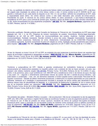 Constituição e o Supremo - Versão Completa :: STF - Supremo Tribunal Federal




           “O réu, na qualidade de detentor do mandato de parlamentar federal, detém prerrogativa de foro perante o STF, onde deve
           ser julgado pela imputação da prática de crime doloso contra a vida. A norma contida no art. 5º, XXXVIII, da CF, que
           garante a instituição do júri, cede diante do disposto no art. 102, I, b, da Lei Maior, definidor da competência do STF, dada
           a especialidade deste último. Os crimes dolosos contra a vida estão abarcados pelo conceito de crimes comuns.
           Precedentes da Corte. A renúncia do réu produz plenos efeitos no plano processual, o que implica a declinação da
           competência do STF para o juízo criminal de primeiro grau. Ausente o abuso de direito que os votos vencidos vislumbraram
           no ato. Autos encaminhados ao juízo atualmente competente.” (AP 333, Rel. Min. Joaquim Barbosa, julgamento em 5-
           12-2007, Plenário, DJE de 11-4-2008.)




           "Homicídio qualificado. Decisão proferida pelo Conselho de Sentença do Tribunal do Júri. Competência do STF para julgar
           apelação (art. 102, I, n, da CF). Presença de número insuficiente de jurados. Inocorrência. Mínimo legal observado.
           Inteligência do art. 445 do CPP. Quebra de incomunicabilidade dos jurados. Ausência. Certidão atestando a
           incomunicabilidade. Nulidade inexistente. Decisão contrária à prova dos autos. Alegação improcedente. Suspeição de
           magistrados. Meras conjecturas. Hediondez do crime. Afastamento. Irretroatividade da Lei 8.930/1994. Presença de
           circunstância agravante. Aumento exacerbado da pena em relação ao corréu. Apelação provida parcialmente para reduzir a
           pena imposta.” (AO 1.047, Rel. Min. Joaquim Barbosa, julgamento em 28-11-2007, Plenário, DJE de 11-4-2008.)




           “A teor do disposto no inciso V do art. 571 do CPP, as nulidades dos atos posteriores à pronúncia devem ser arguidas logo
           depois de anunciado o julgamento e apregoadas as partes.” (RHC 83.710, Rel. Min. Marco Aurélio, julgamento em 16-
           3-2004, Primeira Turma, DJ de 30-4-2004.) No mesmo sentido: RHC 99.685, Rel. Min. Ricardo Lewandowski,
           julgamento em 18-5-2010, Primeira Turma, DJE de 4-6-2010.




           “Conforme a jurisprudência do STF, ‘ofende a garantia constitucional do contraditório fundar-se a condenação
           exclusivamente em testemunhos prestados no inquérito policial, sob o pretexto de não se haver provado, em juízo, que
           tivessem sido obtidos mediante coação’ (RE 287.658, Primeira Turma, 16-9-2003, Pertence, DJ de 10-3-2003). O caso,
           porém, é de pronúncia, para a qual contenta-se o art. 408 CPP com a existência do crime ‘e de indícios de que o réu seja
           o seu autor’. Aí – segundo o entendimento sedimentado indícios de autoria não têm o sentido de prova indiciária – que
           pode bastar à condenação – mas, sim, de elementos bastantes a fundar suspeita contra o denunciado. Para esse fim de
           suportar a pronúncia – decisão de efeitos meramente processuais, o testemunho no inquérito desmentido em juízo pode ser
           suficiente, sobretudo se a retratação é expressamente vinculada à acusação de tortura sofrida pelo declarante e não se
           ofereceu sequer traço de plausibilidade da alegação: aí, a reinquirição da testemunha no plenário do Júri e outras provas
           que ali se produzam podem ser relevantes.” (HC 83.542, Rel. Min. Sepúlveda Pertence, julgamento em 9-3-
           2004, Primeira Turma, DJ de 26-3-2004.) No mesmo sentido: RHC 94.080, Rel. Min. Ayres Britto, julgamento em 13-
           10-2009, Primeira Turma, DJE de 20-11-2009.




           “Os protestos das partes – Ministério Público e acusado – não se presumem. Hão de ser consignados na ata de julgamento
           (CPP, arts. 494 e 495), que traduz o registro fiel de todas as ocorrências havidas no curso do julgamento perante o plenário
           do Tribunal do Júri. A falta de protesto em tempo oportuno, resultante da inércia de qualquer dos sujeitos da relação
           processual penal, opera a preclusão de sua faculdade jurídica de reclamar contra eventuais erros ou defeitos ocorridos ao
           longo do julgamento.” (HC 83.107, Rel. Min. Celso de Mello, julgamento em 19-8-2003, Segunda Turma, DJ de 11-3-
           2005.) No mesmo sentido: HC 100.598, Rel. Min. Ayres Britto, julgamento em 11-5-2011, Plenário, DJE de 4-10-
           2011.




           "A competência do Tribunal do Júri não é absoluta. Afasta-a a própria CF, no que prevê, em face da dignidade de certos
           cargos e da relevância destes para o Estado, a competência de tribunais – arts. 29, VIII; 96, III; 108, I, a; 105, I, a; e


http://www.stf.jus.br/portal/constituicao/constituicao.asp[29/05/2012 15:38:25]
 