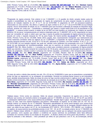Constituição e o Supremo - Versão Completa :: STF - Supremo Tribunal Federal

           2009, Primeira Turma, DJE de 21-8-2009.) No mesmo sentido: RE 607.666-AgR, Rel. Min. Cármen Lúcia,
           julgamento em 1º-2-2011, Primeira Turma, DJE de 23-2-2011; HC 104.817, Rel. Min. Gilmar Mendes, julgamento em
           23-11-2010, Segunda Turma, DJE de 14-12-2010; HC 99.727, Rel. Min. Eros Grau, julgamento em 1º-12-
           2009, Segunda Turma, DJE de 12-2-2010.




           "Progressão de regime prisional. Fato anterior à Lei 11.464/2007. (...) A questão de direito versada nestes autos diz
           respeito à possibilidade (ou não) de progressão do regime de cumprimento da pena corporal imposta no período de
           vigência da redação originária do art. 2º, § 1º, da Lei 8.072/1990. O julgamento do STF em processos subjetivos,
           relacionados ao caso concreto, não alterou a vigência da regra contida no art. 2º, § 1º, da Lei 8.072/1990 (na sua redação
           original). Houve necessidade da edição da Lei 11.464/2007 para que houvesse a alteração da redação do dispositivo legal.
           Contudo, levando em conta que – considerada a orientação que passou a existir nesta Corte à luz do precedente no HC
           82.959/SP – o sistema jurídico anterior à edição da lei de 2007 era mais benéfico ao condenado em matéria de requisito
           temporal (1/6 da pena), comparativamente ao sistema implantado pela Lei 11.464/2007 (2/5 ou 3/5, dependendo do caso),
           deve ser concedida em parte a ordem para que haja o exame do pedido de progressão do regime prisional do paciente,
           levando em conta o requisito temporal de 1/6 da pena fixada. No mesmo sentido: HC 94.025/SP, Rel. Min. Menezes
           Direito, Primeira Turma, DJ de 3-6-2008. Neste último julgado, ficou expressamente consignado que ‘relativamente aos
           crimes hediondos cometidos antes da vigência da Lei 11.464/2007, a progressão de regime carcerário deve observar o
           requisito temporal previsto nos arts. 33 do CP e 112 da LEP, aplicando-se, portanto, a lei mais benéfica’. O art. 2°, § 1°, da
           Lei 8.072/1990 (na sua redação original) não pode ser utilizado como parâmetro de comparação com a Lei 11.464/2007,
           diante da sua declaração de inconstitucionalidade, ainda que no exercício do controle concreto, no julgamento do HC
           82.959/SP (Rel. Min. Marco Aurélio). (...) concedeu-se a ordem para considerar possível a progressão do regime prisional
           desde que atendido o requisito temporal de cumprimento de 1/6 da pena, cabendo ao juiz da execução da pena apreciar o
           pedido de progressão, inclusive quanto à presença dos demais requisitos, considerado o fator temporal acima indicado.”
           (RHC 91.300, Rel. Min. Ellen Gracie, julgamento em 5-3-2009, Plenário, DJE de 3-4-2009.) No mesmo
           sentido: HC 102.141, Rel. Min. Dias Toffoli, julgamento em 1º-6-2010, Primeira Turma, DJE de 17-9-2010; HC
           100.328, Rel. Min. Eros Grau, julgamento em 27-10-2009, Segunda Turma, DJE de 12-2-2010; HC 97.659, Rel. Min.
           Cármen Lúcia, julgamento em 13-10-2009, Primeira Turma, DJE de 20-11-2009; HC 86.238, Rel. Min. Cezar
           Peluso, julgamento em 18-6-2009, Plenário, DJE de 5-2-2010; HC 98.449, Rel. Min. Marco Aurélio, julgamento em
           4-8-2009, Primeira Turma, DJE de 28-8-2009; HC 96.586, Rel. Min. Celso de Mello, julgamento em 24-3-
           2009, Segunda Turma, DJE de 26-6-2009; HC 94.258, Rel. Min. Ayres Britto, julgamento em 4-11-2008, Primeira
           Turma, DJE de 17-4-2009.




           "O prazo de cento e oitenta dias previsto nos arts. 30 e 32 da Lei 10.826/2003 é para que os possuidores e proprietários
           armas de fogo as regularizem ou as entreguem às autoridades. Somente as condutas típicas ‘possuir ou ser proprietário’
           foram abolidas temporariamente. Delito de posse de arma de fogo ocorrido anteriormente à vigência da lei que instituiu a
           abolitio criminis temporária. Não cabimento da pretensão de retroação de lei benéfica. Precedente." (HC 96.168, Rel. Min.
           Eros Grau, julgamento em 9-12-2008, Segunda Turma, DJE de 14-8-2009.) No mesmo sentido: HC 98.180, Rel.
           Min. Ricardo Lewandowski, julgamento em 29-6-2010, Primeira Turma, DJE de 20-8-2010; HC 90.995, Rel. Min.
           Menezes Direito, julgamento em 12-2-2008, Primeira Turma, DJE de 7-3-2008. Vide: HC 97.881, voto do Rel. Min.
           Gilmar Mendes, julgamento em 31-8-2010, Segunda Turma, DJE de 24-9-2010.




           “Habeas corpus. Crime contra os costumes. Delito de estupro presumido. Casamento do agente com a vítima. Fato
           delituoso que ocorreu em momento anterior à revogação, pela Lei 11.106/2005, do inciso VII do art. 107 do CP, que definia
           o ‘subsequens matrimonium’ como causa extintiva de punibilidade. ‘Novatio legis in pejus’. Impossibilidade constitucional de
           aplicar, ao caso, esse novo diploma legislativo (‘lex gravior’). Ultratividade, na espécie, da ‘lex mitior’ (CP, art. 107, VII, na
           redação anterior ao advento da Lei 11.106/2005). Necessária aplicabilidade da norma penal benéfica (que possue força
           normativa residual) ao fato delituoso cometido no período de vigência temporal da lei revogada. Eficácia ultrativa da ‘lex
           mitior’, por efeito do que impõe o art. 5º, XL, da Constituição (RTJ 140/514 – RTJ 151/525 – RTJ 186/252, v.g.). Incidência,
           na espécie, da causa extintiva da punibilidade prevista no art. 107, VII, do CP, na redação anterior da Lei 11.106/2005 (‘lex
           gravior’). Habeas corpus deferido. O sistema constitucional brasileiro impede que se apliquem leis penais supervenientes
           mais gravosas, como aquelas que afastam a incidência de causas extintivas da punibilidade sobre fatos delituosos
           cometidos em momento anterior ao da edição da ‘lex gravior ’. A eficácia ultrativa da norma penal mais benéfica – sob cuja
           égide foi praticado o fato delituoso – deve prevalecer por efeito do que prescreve o art. 5º, XL, da Constituição, sempre


http://www.stf.jus.br/portal/constituicao/constituicao.asp[29/05/2012 15:38:25]
 