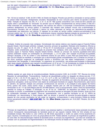 Constituição e o Supremo - Versão Completa :: STF - Supremo Tribunal Federal

           que não sejam indispensáveis à garantia do cumprimento das obrigações. A discriminação, no julgamento da concorrência,
           que exceda essa limitação é inadmissível.” (ADI 2.716, Rel. Min. Eros Grau, julgamento em 29-11-2007, Plenário, DJE
           de 7-3-2008.)




           "Art. 122 da Lei estadual 5.346, de 26-5-1992, do Estado de Alagoas. Preceito que permite a reinserção no serviço público
           do policial militar licenciado. Desligamento voluntário. Necessidade de novo concurso para retorno do servidor à carreira
           militar. Violação do disposto nos arts. 5º, I; e 37, II, da CF. Não guarda consonância com o texto da CB o preceito que
           dispõe sobre a possibilidade de ‘reinclusão’ do servidor que se desligou voluntariamente do serviço público. O fato de o
           militar licenciado ser considerado ‘adido especial’ não autoriza seu retorno à Corporação. O licenciamento consubstancia
           autêntico desligamento do serviço público. O licenciado não manterá mais qualquer vínculo com a administração. O
           licenciamento voluntário não se confunde o retorno do militar reformado ao serviço em decorrência da cessação da
           incapacidade que determinou sua reforma. O regresso do ex-militar ao serviço público reclama sua submissão a novo
           concurso público [art. 37, II, da CF/1988]. O entendimento diverso importaria flagrante violação da isonomia [art. 5º, I, da
           CF/1988]." (ADI 2.620, Rel. Min. Eros Grau, julgamento em 29-11-2007, Plenário, DJE de 16-5-2008.)




           "Licitação. Análise de proposta mais vantajosa. Consideração dos valores relativos aos impostos pagos à Fazenda Pública
           daquele Estado. Discriminação arbitrária. Licitação. Isonomia, princípio da igualdade. Distinção entre brasileiros. Afronta ao
           disposto nos arts. 5º, caput; 19, III; 37, XXI; e 175 da CF. É inconstitucional o preceito segundo o qual, na análise de
           licitações, serão considerados, para averiguação da proposta mais vantajosa, entre outros itens, os valores relativos aos
           impostos pagos à Fazenda Pública daquele Estado-membro. Afronta ao princípio da isonomia, igualdade entre todos
           quantos pretendam acesso às contratações da administração. (...) A lei pode, sem violação do princípio da igualdade,
           distinguir situações, a fim de conferir a uma tratamento diverso do que atribui a outra. Para que possa fazê-lo, contudo,
           sem que tal violação se manifeste, é necessário que a discriminação guarde compatibilidade com o conteúdo do princípio. A
           CB exclui quaisquer exigências de qualificação técnica e econômica que não sejam indispensáveis à garantia do
           cumprimento das obrigações. A discriminação, no julgamento da concorrência, que exceda essa limitação é inadmissível.
           Ação direta julgada procedente para declarar inconstitucional o § 4º do art. 111 da Constituição do Estado do Rio Grande
           do Norte." (ADI 3.070, Rel. Min. Eros Grau, julgamento em 29-11-2007, Plenário, DJ de 19-12-2007.)




           "Medida cautelar em ação direta de inconstitucionalidade. Medida provisória 2.226, de 4-9-2001. TST. Recurso de revista.
           Requisito de admissibilidade. Transcendência. Ausência de plausibilidade jurídica na alegação de ofensa aos arts. 1º; 5º,
           caput e II; 22, I; 24, XI; 37; 62, caput e § 1º, I, b; 111, § 3º; e 246. Lei 9.469/1997. Acordo ou transação em processos
           judiciais em que presente a Fazenda Pública. Previsão de pagamento de honorários, por cada uma das partes, aos seus
           respectivos advogados, ainda que tenham sido objeto de condenação transitada em julgado. Reconhecimento, pela maioria
           do plenário, da aparente violação aos princípios constitucionais da isonomia e da proteção à coisa julgada. Da mesma
           forma, parece não incidir, nesse exame inicial, a vedação imposta pelo art. 246 da Constituição, pois, as alterações
           introduzidas no art. 111 da Carta Magna pela EC 24/1999 trataram, única e exclusivamente, sobre o tema da representação
           classista na Justiça do Trabalho. A introdução, no art. 6º da Lei 9.469/1997, de dispositivo que afasta, no caso de
           transação ou acordo, a possibilidade do pagamento dos honorários devidos ao advogado da parte contrária, ainda que fruto
           de condenação transitada em julgado, choca-se, aparentemente, com a garantia insculpida no art. 5º, XXXVI, da
           Constituição, por desconsiderar a coisa julgada, além de afrontar a garantia de isonomia da parte obrigada a negociar
           despida de uma parcela significativa de seu poder de barganha, correspondente à verba honorária. Pedido de medida
           liminar parcialmente deferido." (ADI 2.527-MC, Rel. Min. Ellen Gracie, julgamento em 16-8-2007, Plenário, DJ de 23-
           11-2007.)




           "Princípio da insignificância. Identificação dos vetores cuja presença legitima o reconhecimento desse postulado de política
           criminal. Consequente descaracterização da tipicidade penal em seu aspecto material. Delito de furto simples, em sua
           modalidade tentada. Res furtiva no valor (ínfimo) de R$ 20,00 (equivalente a 5,26% do salário mínimo atualmente em
           vigor). Doutrina. Considerações em torno da jurisprudência do STF. Pedido deferido. O princípio da insignificância qualifica-
           se como fator de descaracterização material da tipicidade penal. O princípio da insignificância – que deve ser analisado em
           conexão com os postulados da fragmentariedade e da intervenção mínima do Estado em matéria penal – tem o sentido de


http://www.stf.jus.br/portal/constituicao/constituicao.asp[29/05/2012 15:38:25]
 