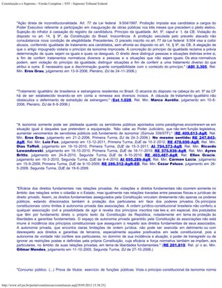 Constituição e o Supremo - Versão Completa :: STF - Supremo Tribunal Federal




           "Ação direta de inconstitucionalidade. Art. 77 da Lei federal 9.504/1997. Proibição imposta aos candidatos a cargos do
           Poder Executivo referente à participação em inauguração de obras públicas nos três meses que precedem o pleito eletivo.
           Sujeição do infrator à cassação do registro da candidatura. Princípio da igualdade. Art. 5º, caput e I, da CB. Violação do
           disposto no art. 14, § 9º, da Constituição do Brasil. Inocorrência. A proibição veiculada pelo preceito atacado não
           consubstancia nova condição de elegibilidade. Precedentes. O preceito inscrito no art. 77 da Lei federal 9.504 visa a coibir
           abusos, conferindo igualdade de tratamento aos candidatos, sem afronta ao disposto no art. 14, § 9º, da CB. A alegação de
           que o artigo impugnado violaria o princípio da isonomia improcede. A concreção do princípio da igualdade reclama a prévia
           determinação de quais sejam os iguais e quais os desiguais. O direito deve distinguir pessoas e situações distintas entre si,
           a fim de conferir tratamentos normativos diversos a pessoas e a situações que não sejam iguais. Os atos normativos
           podem, sem violação do princípio da igualdade, distinguir situações a fim de conferir a uma tratamento diverso do que
           atribui a outra. É necessário que a discriminação guarde compatibilidade com o conteúdo do princípio." (ADI 3.305, Rel.
           Min. Eros Grau, julgamento em 13-9-2006, Plenário, DJ de 24-11-2006.)




           "Tratamento igualitário de brasileiros e estrangeiros residentes no Brasil. O alcance do disposto na cabeça do art. 5º da CF
           há de ser estabelecido levando-se em conta a remessa aos diversos incisos. A cláusula de tratamento igualitário não
           obstaculiza o deferimento de extradição de estrangeiro." (Ext 1.028, Rel. Min. Marco Aurélio, julgamento em 10-8-
           2006, Plenário, DJ de 8-9-2006.)




           "A isonomia somente pode ser pleiteada quando os servidores públicos apontados como paradigmas encontrarem-se em
           situação igual à daqueles que pretendem a equiparação. ‘Não cabe ao Poder Judiciário, que não tem função legislativa,
           aumentar vencimentos de servidores públicos sob fundamento de isonomia’ (Súmula 339/STF)." (RE 409.613-AgR, Rel.
           Min. Eros Grau, julgamento em 21-2-2006, Primeira Turma, DJ de 24-3-2006.) No mesmo sentido: RE 247.843-
           AgR, Rel. Min. Luiz Fux, julgamento em 13-12-2011, Primeira Turma, DJE de 15-2-2012; RE 478.696-AgR, Rel. Min.
           Dias Toffoli, julgamento em 19-10-2010, Primeira Turma, DJE de 15-3-2011; AI 794.573-AgR, Rel. Min. Ricardo
           Lewandowski, julgamento em 19-10-2010, Primeira Turma, DJE de 18-11-2010; RE 575.936-AgR, Rel. Min. Ayres
           Britto, julgamento em 24-8-2010, Segunda Turma, DJE de 8-10-2010; RE 403.487-AgR, Rel. Ellen Gracie,
           julgamento em 16-3-2010, Segunda Turma, DJE de 9-4-2010; AI 695.289-AgR, Rel. Min. Cármen Lúcia, julgamento
           em 15-9-2009, Primeira Turma, DJE de 9-10-2009; RE 286.512-AgR-ED, Rel. Min. Cezar Peluso, julgamento em 26-
           5-2009, Segunda Turma, DJE de 19-6-2009.




           "Eficácia dos direitos fundamentais nas relações privadas. As violações a direitos fundamentais não ocorrem somente no
           âmbito das relações entre o cidadão e o Estado, mas igualmente nas relações travadas entre pessoas físicas e jurídicas de
           direito privado. Assim, os direitos fundamentais assegurados pela Constituição vinculam diretamente não apenas os poderes
           públicos, estando direcionados também à proteção dos particulares em face dos poderes privados. Os princípios
           constitucionais como limites à autonomia privada das associações. A ordem jurídico-constitucional brasileira não conferiu a
           qualquer associação civil a possibilidade de agir à revelia dos princípios inscritos nas leis e, em especial, dos postulados
           que têm por fundamento direto o próprio texto da Constituição da República, notadamente em tema de proteção às
           liberdades e garantias fundamentais. O espaço de autonomia privada garantido pela Constituição às associações não está
           imune à incidência dos princípios constitucionais que asseguram o respeito aos direitos fundamentais de seus associados.
           A autonomia privada, que encontra claras limitações de ordem jurídica, não pode ser exercida em detrimento ou com
           desrespeito aos direitos e garantias de terceiros, especialmente aqueles positivados em sede constitucional, pois a
           autonomia da vontade não confere aos particulares, no domínio de sua incidência e atuação, o poder de transgredir ou de
           ignorar as restrições postas e definidas pela própria Constituição, cuja eficácia e força normativa também se impõem, aos
           particulares, no âmbito de suas relações privadas, em tema de liberdades fundamentais." (RE 201.819, Rel. p/ o ac. Min.
           Gilmar Mendes, julgamento em 11-10-2005, Segunda Turma, DJ de 27-10-2006.)




           "Concurso público. (...) Prova de títulos: exercício de funções públicas. Viola o princípio constitucional da isonomia norma



http://www.stf.jus.br/portal/constituicao/constituicao.asp[29/05/2012 15:38:25]
 