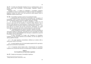 19
19
Art. 27 - A eleição para Deputados Estaduais far-se-á, simultaneamente, com as
eleições gerais para Governador, Vice-Governador, Deputados Federais e
Senadores.
Parágrafo único - O número de Deputados à Assembléia Legislativa
corresponderá ao triplo da representação do Estado na Câmara dos Deputados e,
atingindo o número de trinta e seis, será acrescido de tantos quantos forem os
Deputados Federais acima de doze.
Art. 28 - A Assembléia Legislativa reunir-se-á na Capital do Estado:
I - ordinariamente, de 15 de fevereiro a 30 de junho e de 1° de agosto a 15
de dezembro, sendo as reuniões iniciais de cada período marcadas para o primeiro
dia útil subsequente quando recaírem em sábados, domingos e feriados.
* II - de forma preparatória, no início da legislatura, a partir de 1° de
fevereiro, para posse de seus membros e eleição da Mesa Diretora. Para a
terceira sessão legislativa de cada legislatura, a eleição da Mesa Diretora far-se-
á na segunda terça-feira do mês de outubro da sessão legislativa anterior, e sua
posse dar-se-á ao primeiro dia do mês de fevereiro, subseqüente, em sessão
especialmente convocada, observados os demais dispositivos constitucionais.15
III - extraordinariamente, por motivos relevantes e quando convocada:
a) pelo Presidente da Assembléia Legislativa, em caso de decretação de
intervenção estadual em Município, apreciação de ato do Governador do Estado
que importe crime de responsabilidade, bem como para o compromisso e posse do
Governador e do Vice-Governador;
b) pelo Governador do Es tado, pelo Presidente da Assembléia
Legislativa ou pela maioria absoluta de seus membros, em face de urgência ou
interesse público relevante.
§ 1° - Na sessão legislativa extraordinária, deliberar-se-á somente sobre a
matéria para a qual foi convocada.
§ 2° - A sessão legislativa não será interrompida enquanto não for aprovado o
projeto de lei de diretrizes orçamentárias.
§ 3° - O regimento interno disporá sobre o funcionamento da Assembléia
Legislativa nos sessenta dias anteriores às eleições gerais, estaduais ou municipais.
Seção II
Da Competência da Assembléia Legislativa
Art. 29 - Compete privativamente à Assembléia Legislativa:
15
Redação dada pela Emenda Constitucional n° 18/99.
 