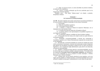 44
44
V - julgar, em grau de recurso, as causas decididas em primeira instância,
no âmbito de sua competência;
VI - exercer, as demais atribuições que lhe são conferidas pela Lei de
Organização e Divisão Judiciária.
Parágrafo único - Não caberá “habeas-corpus” em relação a punições
disciplinares militares.
Subseção I
Do Controle de Constitucionalidade
Art. 88 - São partes legítimas para propor ação direta de inconstitucionalidade de
lei ou ato normativo estadual ou municipal, em face desta Constituição:
I - o Governador;
II - a Mesa da Assembléia Legislativa;
III - o Procurador-Geral de Justiça;
IV - o Prefeito e a Mesa da Câmara do respectivo Município, em se
tratando de lei ou ato normativo local;
V - o Conselho Seccional da Ordem dos Advogados do Brasil;
VI - os partidos políticos com representação na Assembléia Legislativa ou
em Câmara de Vereadores;
VII - as federações sindicais e entidades de classe de âmbito estadual;
§ 1° - O Procurador-Geral de Justiça será sempre ouvido nas ações diretas de
inconstitucionalidade.
§ 2° - Declarada a inconstitucionalidade, a decisão será comunicada à
Assembléia Legislativa ou à Câmara Municipal para suspensão da execução da lei
ou ato impugnado.
§ 3° - Reconhecida a inconstitucionalidade por omissão de medida para tornar
efetiva norma desta Constituição, a decisão será comunicada ao poder competente
para adoção das providências necessárias à prática do ato ou início do processo
legislativo e, em se tratando de órgão administrativo, para emiti-lo em trinta dias,
sob pena de responsabilidade.
* § 4° - Quando o Tribunal de Justiça apreciar a inconstitucionalidade, em tese,
de norma legal ou ato normativo estadual, citará previamente o Procurador-Geral
do Estado ou o Procurador-Geral da Assembléia Legislativa, que defenderá o
ato ou texto impugnado ou, em se tratando de norma municipal, o Prefeito
Municipal, para a mesma finalidade.41
§ 5° - Somente pelo voto da maioria absoluta de seus membros, ou de seu
órgão especial, poderão os Tribunais declarar a inconstitucionalidade de lei ou ato
normativo estadual ou municipal, incidentalmente ou como objeto de ação direta.
41
Adin 119-1 (S/Liminar)
 