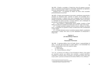 58
58
Art. 141 - A família, a sociedade e o Estado têm o dever de amparar as pessoas
idosas, assegurando sua participação na comunidade, defendendo sua dignidade e
bem-estar e garantindo-lhes o direito a uma existência digna.
Parágrafo único - Os programas de amparo aos idosos serão executados
preferencialmente em seus lares.
Art. 142 - O Estado criará programas de prevenção e atendimento especializado a
portadores de deficiência física, sensorial ou mental, com prioridade para a
assistência pré-natal e a infância, bem como a integração social do adolescente
portador de deficiência, mediante treinamento para o trabalho e para a convivência
e a facilitação do acesso aos bens e serviços coletivos, com a eliminação de
preconceitos e remoção de obstáculos arquitetônicos.
§ 1° - Para assegurar a implementação dessas medidas, incumbe ao Poder
Público providenciar as medidas necessárias para os fins do “caput” deste artigo.
§ 2° - O Estado estimulará, mediante incentivos fiscais e subsídios, nos termos
da lei, o acolhimento ou a guarda de criança, ou adolescente órfão ou abandonado
e menor infrator.
§ 3° - O Estado destinará recursos à assistência materno-infantil e atendimento
especializado à criança, bem como ao jovem dependente de entorpecentes e
drogas afins.
Capítulo III
DA SEGURANÇA PÚBLICA
Seção I
Disposições Preliminares
Art. 143 - A segurança pública, dever do Estado, direito e responsabilidade de
todos, é exercida para preservação da ordem pública e da incolumidade das
pessoas e do patrimônio, através dos seguintes órgãos:
I - Polícia Civil;
II - Polícia Militar;
* III - Corpo de Bombeiros Militar.52
*Art. 144 - As Polícias Civil, Militar e Corpo de Bombeiros Militar, serão regidos
por legislação especial, que definirá suas atividades e atuação harmônica,
respeitados os princípios desta Constituição e da Legislação Federal, bem como,
no que couber, o previsto no Estatuto dos Servidores Públicos Civis e Militares.53
52
Acrescentado pela Emenda Constitucional n° 06/96.
53
Alterado pela Emenda Constitucional n° 06/96.
 