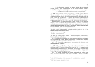 92
92
§ 1º - Os Secretários Especiais, em número máximo de dois, somente
poderão exercer o cargo transitoriamente por, no máximo, um ano, vedada a
nomeação de outro para o mesmo cargo.
§ 2º - A infringência deste artigo implicará crime de responsabilidade.84
Art. 264 - Ficam tombados os sítios arqueológicos, a Estrada de Ferro Madeira-
Mamoré com todo o seu acervo, o Real Forte do Príncipe da Beira, os postos
telegráficos e demais acervos da Comissão Rondon, o local da antiga cidade de
Santo Antonio do Alto Madeira, o Cemitério da Candelária, o Cemitério dos
Inocentes, o Prédio da Cooperativa dos Seringalistas, o marco das coordenadas
geográficas da cidade de Porto Velho e outros que venham a ser definidos em lei.
Parágrafo único - As terras pertencentes à antiga Estrada de Ferro Madeira-
Mamoré e outras consideradas de importância histórica, revertidas ao patrimônio
do Estado, não serão discriminadas, sendo nulos de pleno direito os atos de
qualquer natureza que tenham por objeto o seu domínio, uma vez praticados pelo
Governo do Estado, sendo seu uso disciplinado em lei.
Art. 265 - O foro competente para as causas em que o Estado for réu, é o da
Capital, salvo os casos expressos em lei.
*Art. 266 - (inconstitucional) 85
Art. 267 - O Estado criará e manterá o Instituto Geográfico, Cartográfico e
Histórico do Estado de Rondônia.
§ 1° - O Instituto será constituído por quinze membros escolhidos e nomeados
pelo Governador do Estado, dentre professores de Geografia e de História,
cartógrafos, geógrafos e historiadores de notório saber.
§ 2° - A composição, organização e funcionamento do Instituto serão
regulamentados em lei própria.
Art. 268 - O Deputado Estadual, o Magistrado, o Conselheiro do Tribunal de
Contas do Estado e o Membro do Ministério Público que vier a se incapacitar total
ou parcialmente durante o exercício do mandato ou cargo, terá assegurada uma
pensão equivalente ao que perceberia se estivesse em atividade, a ser paga pelo
Poder, Órgão ou Instituição a que pertencer.
§ 1° - No caso de falecimento das pessoas mencionadas no “caput” deste
artigo, no exercício do mandato ou de cargo ou fora dele, o cônjuge ou os filhos
84
Adin 102-7. A eficácia do art. 263 foi suspensa pelo STF em medida liminar - Acórdão, DJ
17/11/89.
85
Adin 126-4. Procedente - Acórdão, DJ 05/06/92.
 