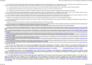 Constituição                                                                                                                                                              http://www.planalto.gov.br/ccivil_03/constituicao/constitui%C3%A7ao.htm


               Art. 57. Os débitos dos Estados e dos Municípios relativos às contribuições previdenciárias até 30 de junho de 1988 serão liquidados, com correção monetária, em cento e vinte parcelas mensais, dispensados os juros e multas
          sobre eles incidentes, desde que os devedores requeiram o parcelamento e iniciem seu pagamento no prazo de cento e oitenta dias a contar da promulgação da Constituição.

               § 1º - O montante a ser pago em cada um dos dois primeiros anos não será inferior a cinco por cento do total do débito consolidado e atualizado, sendo o restante dividido em parcelas mensais de igual valor.

               § 2º - A liquidação poderá incluir pagamentos na forma de cessão de bens e prestação de serviços, nos termos da Lei nº 7.578, de 23 de dezembro de 1986.

               § 3º - Em garantia do cumprimento do parcelamento, os Estados e os Municípios consignarão, anualmente, nos respectivos orçamentos as dotações necessárias ao pagamento de seus débitos.

               § 4º - Descumprida qualquer das condições estabelecidas para concessão do parcelamento, o débito será considerado vencido em sua totalidade, sobre ele incidindo juros de mora; nesta hipótese, parcela dos recursos
          correspondentes aos Fundos de Participação, destinada aos Estados e Municípios devedores, será bloqueada e repassada à previdência social para pagamento de seus débitos.

                Art. 58. Os benefícios de prestação continuada, mantidos pela previdência social na data da promulgação da Constituição, terão seus valores revistos, a fim de que seja restabelecido o poder aquisitivo, expresso em número de
          salários mínimos, que tinham na data de sua concessão, obedecendo-se a esse critério de atualização até a implantação do plano de custeio e benefícios referidos no artigo seguinte.

               Parágrafo único. As prestações mensais dos benefícios atualizadas de acordo com este artigo serão devidas e pagas a partir do sétimo mês a contar da promulgação da Constituição.

                Art. 59. Os projetos de lei relativos à organização da seguridade social e aos planos de custeio e de benefício serão apresentados no prazo máximo de seis meses da promulgação da Constituição ao Congresso Nacional, que
          terá seis meses para apreciá-los.

               Parágrafo único. Aprovados pelo Congresso Nacional, os planos serão implantados progressivamente nos dezoito meses seguintes.

               Art. 60.Nos dez primeiros anos da promulgação da Constituição, o Poder Público desenvolverá esforços, com a mobilização de todos os setores organizados da sociedade e com a aplicação de, pelo menos, cinqüenta por cento
          dos recursos a que se refere o art. 212 da Constituição, para eliminar o analfabetismo e universalizar o ensino fundamental.
             Parágrafo único. Em igual prazo, as universidades públicas descentralizarão suas atividades, de modo a estender suas unidades de ensino superior às cidades de maior densidade populacional.

                Art. 60. Nos dez primeiros anos da promulgação desta Emenda, os Estados, o Distrito Federal e os Municípios destinarão não menos de sessenta por cento dos recursos a que se refere o caput do art. 212 da Constituição
          Federal, à manutenção e ao desenvolvimento do ensino fundamental, com o objetivo de assegurar a universalização de seu atendimento e a remuneração condigna do magistério. (Redação dada pela Emenda Constitucional nº 14, de
          1996)
                § 1º A distribuição de responsabilidades e recursos entre os Estados e seus Municípios a ser concretizada com parte dos recursos definidos neste artigo, na forma do disposto no art. 211 da Constituição Federal, é assegurada
          mediante a criação, no âmbito de cada Estado e do Distrito Federal, de um Fundo de Manutenção e Desenvolvimento do Ensino Fundamental e de Valorização do Magistério, de natureza contábil. (Incluído pela Emenda Constitucional
          nº 14, de 1996)
                § 2º O Fundo referido no parágrafo anterior será constituído por, pelo menos, quinze por cento dos recursos a que se referem os arts. 155, inciso II; 158, inciso IV; e 159, inciso I, alíneas "a" e "b"; e inciso II, da Constituição Federal,
          e será distribuído entre cada Estado e seus Municípios, proporcionalmente ao número de alunos nas respectivas redes de ensino fundamental. (Incluído pela Emenda Constitucional nº 14, de 1996)
                § 3º A União complementará os recursos dos Fundos a que se refere o § 1º, sempre que, em cada Estado e no Distrito Federal, seu valor por aluno não alcançar o mínimo definido nacionalmente. (Incluído pela Emenda
          Constitucional nº 14, de 1996)
                § 4º A União, os Estados, o Distrito Federal e os Municípios ajustarão progressivamente, em um prazo de cinco anos, suas contribuições ao Fundo, de forma a garantir um valor por aluno correspondente a um padrão mínimo de
          qualidade de ensino, definido nacionalmente. (Incluído pela Emenda Constitucional nº 14, de 1996)
                § 5º Uma proporção não inferior a sessenta por cento dos recursos de cada Fundo referido no § 1º será destinada ao pagamento dos professores do ensino fundamental em efetivo exercício no magistério. (Incluído pela Emenda
          Constitucional nº 14, de 1996)
                § 6º A União aplicará na erradicação do analfabetismo e na manutenção e no desenvolvimento do ensino fundamental, inclusive na complementação a que se refere o § 3º, nunca menos que o equivalente a trinta por cento dos
          recursos a que se refere o caput do art. 212 da Constituição Federal. (Incluído pela Emenda Constitucional nº 14, de 1996)
                § 7º A lei disporá sobre a organização dos Fundos, a distribuição proporcional de seus recursos, sua fiscalização e controle, bem como sobre a forma de cálculo do valor mínimo nacional por aluno. (Incluído pela Emenda
          Constitucional nº 14, de 1996)

              Art. 60. Até o 14º (décimo quarto) ano a partir da promulgação desta Emenda Constitucional, os Estados, o Distrito Federal e os Municípios destinarão parte dos
          recursos a que se refere o caput do art. 212 da Constituição Federal à manutenção e desenvolvimento da educação básica e à remuneração condigna dos trabalhadores da
          educação, respeitadas as seguintes disposições: (Redação dada pela Emenda Constitucional nº 53, de 2006).                                                                   (Vide Medida Provisória nº 339, de 2006).
              I - a distribuição dos recursos e de responsabilidades entre o Distrito Federal, os Estados e seus Municípios é assegurada mediante a criação, no âmbito de cada
          Estado e do Distrito Federal, de um Fundo de Manutenção e Desenvolvimento da Educação Básica e de Valorização dos Profissionais da Educação - FUNDEB, de natureza
          contábil; (Incluído pela Emenda Constitucional nº 53, de 2006).
               II - os Fundos referidos no inciso I do caput deste artigo serão constituídos por 20% (vinte por cento) dos recursos a que se referem os incisos I, II e III do art. 155; o
          inciso II do caput do art. 157; os incisos II, III e IV do caput do art. 158; e as alíneas a e b do inciso I e o inciso II do caput do art. 159, todos da Constituição Federal, e
          distribuídos entre cada Estado e seus Municípios, proporcionalmente ao número de alunos das diversas etapas e modalidades da educação básica presencial, matriculados
          nas respectivas redes, nos respectivos âmbitos de atuação prioritária estabelecidos nos §§ 2º e 3º do art. 211 da Constituição Federal; (Incluído pela Emenda Constitucional
          nº 53, de 2006).


107 de 120                                                                                                                                                                                                                                              8/6/2010 09:24
 