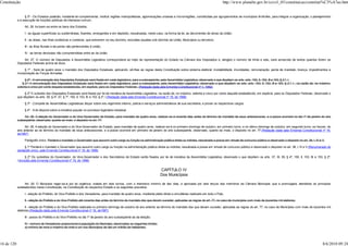 Constituição                                                                                                                                                          http://www.planalto.gov.br/ccivil_03/constituicao/constitui%C3%A7ao.htm


                  § 3º - Os Estados poderão, mediante lei complementar, instituir regiões metropolitanas, aglomerações urbanas e microrregiões, constituídas por agrupamentos de municípios limítrofes, para integrar a organização, o planejamento
            e a execução de funções públicas de interesse comum.

                 Art. 26. Incluem-se entre os bens dos Estados:

                 I - as águas superficiais ou subterrâneas, fluentes, emergentes e em depósito, ressalvadas, neste caso, na forma da lei, as decorrentes de obras da União;

                 II - as áreas, nas ilhas oceânicas e costeiras, que estiverem no seu domínio, excluídas aquelas sob domínio da União, Municípios ou terceiros;

                 III - as ilhas fluviais e lacustres não pertencentes à União;

                 IV - as terras devolutas não compreendidas entre as da União.

                Art. 27. O número de Deputados à Assembléia Legislativa corresponderá ao triplo da representação do Estado na Câmara dos Deputados e, atingido o número de trinta e seis, será acrescido de tantos quantos forem os
            Deputados Federais acima de doze.

                  § 1º - Será de quatro anos o mandato dos Deputados Estaduais, aplicando- sê-lhes as regras desta Constituição sobre sistema eleitoral, inviolabilidade, imunidades, remuneração, perda de mandato, licença, impedimentos e
            incorporação às Forças Armadas.

                 § 2º - A remuneração dos Deputados Estaduais será fixada em cada legislatura, para a subseqüente, pela Assembléia Legislativa, observado o que dispõem os arts. arts. 150, II, 153, III e 153, § 2.º, I.
               § 2.º A remuneração dos Deputados Estaduais será fixada em cada legislatura, para a subseqüente, pela Assembléia Legislativa, observado o que dispõem os arts. arts. 150, II, 153, III e 153, § 2.º, I , na razão de, no máximo,
            setenta e cinco por cento daquela estabelecida, em espécie, para os Deputados Federais. (Redação dada pela Emenda Constitucional nº 1, 1992)

                 § 2º O subsídio dos Deputados Estaduais será fixado por lei de iniciativa da Assembléia Legislativa, na razão de, no máximo, setenta e cinco por cento daquele estabelecido, em espécie, para os Deputados Federais, observado o
            que dispõem os arts. 39, § 4º, 57, § 7º, 150, II, 153, III, e 153, § 2º, I.(Redação dada pela Emenda Constitucional nº 19, de 1998)

                 § 3º - Compete às Assembléias Legislativas dispor sobre seu regimento interno, polícia e serviços administrativos de sua secretaria, e prover os respectivos cargos.

                 § 4º - A lei disporá sobre a iniciativa popular no processo legislativo estadual.

                Art. 28. A eleição do Governador e do Vice-Governador de Estado, para mandato de quatro anos, realizar-se-á noventa dias antes do término do mandato de seus antecessores, e a posse ocorrerá no dia 1º de janeiro do ano
            subseqüente, observado, quanto ao mais, o disposto no art. 77.

                 Art. 28. A eleição do Governador e do Vice-Governador de Estado, para mandato de quatro anos, realizar-se-á no primeiro domingo de outubro, em primeiro turno, e no último domingo de outubro, em segundo turno, se houver, do
            ano anterior ao do término do mandato de seus antecessores, e a posse ocorrerá em primeiro de janeiro do ano subseqüente, observado, quanto ao mais, o disposto no art. 77.(Redação dada pela Emenda Constitucional nº 16,
            de1997)

                 Parágrafo único. Perderá o mandato o Governador que assumir outro cargo ou função na administração pública direta ou indireta, ressalvada a posse em virtude de concurso público e observado o disposto no art. 38, I, IV e V.

                 § 1º Perderá o mandato o Governador que assumir outro cargo ou função na administração pública direta ou indireta, ressalvada a posse em virtude de concurso público e observado o disposto no art. 38, I, IV e V.(Renumerado do
            parágrafo único, pela Emenda Constitucional nº 19, de 1998)

                   § 2º Os subsídios do Governador, do Vice-Governador e dos Secretários de Estado serão fixados por lei de iniciativa da Assembléia Legislativa, observado o que dispõem os arts. 37, XI, 39, § 4º, 150, II, 153, III, e 153, § 2º,
            I.(Incluído pela Emenda Constitucional nº 19, de 1998)


                                                                                                                       CAPÍTULO IV
                                                                                                                       Dos Municípios

                 Art. 29. O Município reger-se-á por lei orgânica, votada em dois turnos, com o interstício mínimo de dez dias, e aprovada por dois terços dos membros da Câmara Municipal, que a promulgará, atendidos os princípios
            estabelecidos nesta Constituição, na Constituição do respectivo Estado e os seguintes preceitos:

                 I - eleição do Prefeito, do Vice-Prefeito e dos Vereadores, para mandato de quatro anos, mediante pleito direto e simultâneo realizado em todo o País;

                 II - eleição do Prefeito e do Vice-Prefeito até noventa dias antes do término do mandato dos que devam suceder, aplicadas as regras do art. 77, no caso de municípios com mais de duzentos mil eleitores;

                  II - eleição do Prefeito e do Vice-Prefeito realizada no primeiro domingo de outubro do ano anterior ao término do mandato dos que devam suceder, aplicadas as regras do art. 77, no caso de Municípios com mais de duzentos mil
            eleitores;(Redação dada pela Emenda Constitucional nº 16, de1997)

                 III - posse do Prefeito e do Vice-Prefeito no dia 1º de janeiro do ano subseqüente ao da eleição;

                 IV - número de Vereadores proporcional à população do Município, observados os seguintes limites:
                 a) mínimo de nove e máximo de vinte e um nos Municípios de até um milhão de habitantes;




16 de 120                                                                                                                                                                                                                                     8/6/2010 09:24
 