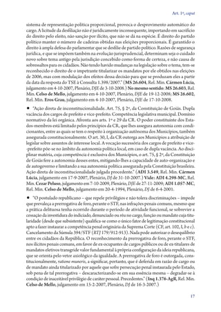 Art. 1º, caput

sistema de representação política proporcional, provoca o desprovimento automático do
cargo. A licitude da desfiliação não é juridicamente inconsequente, importando em sacrifício
do direito pelo eleito, não sanção por ilícito, que não se dá na espécie. É direito do partido
político manter o número de cadeiras obtidas nas eleições proporcionais. É garantido o
direito à ampla defesa do parlamentar que se desfilie de partido político. Razões de segurança
jurídica, e que se impõem também na evolução jurisprudencial, determinam seja o cuidado
novo sobre tema antigo pela jurisdição concebido como forma de certeza, e não causa de
sobressaltos para os cidadãos. Não tendo havido mudanças na legislação sobre o tema, tem­‑se
reconhecido o direito de o impetrante titularizar os mandatos por ele obtidos nas eleições
de 2006, mas com modulação dos efeitos dessa decisão para que se produzam eles a partir
da data da resposta do TSE à Consulta 1.398/2007.” (MS 26.604, Rel. Min. Cármen Lúcia,
julgamento em 4‑10­­‑2007, Plenário, DJE de 3‑10‑2008.) No mesmo sentido: MS 26.603, Rel.
Min. Celso de Mello, julgamento em 4‑10‑2007, Plenário, DJE de 19‑12­­‑2008; MS 26.602,
Rel. Min. Eros Grau, julgamento em 4‑10‑2007, Plenário, DJE de 17‑10‑2008.
•• “Ação direta de inconstitucionalidade. Art. 75, § 2º, da Constituição de Goiás. Dupla
vacância dos cargos de prefeito e vice­‑prefeito. Competência legislativa municipal. Domínio
normativo da lei orgânica. Afronta aos arts. 1º e 29 da CR. O poder constituinte dos Es­ a­ t
dos­‑mem­bros está limitado pelos princípios da CR, que lhes assegura autonomia com condi-
cionantes, entre as quais se tem o respeito à organização autônoma dos Municípios, também
assegurada constitucionalmente. O art. 30, I, da CR outorga aos Municípios a atribuição de
legislar sobre assuntos de interesse local. A vocação sucessória dos cargos de prefeito e vice­
‑pre­fei­to põe­‑se no âmbito da autonomia política local, em caso de dupla vacância. Ao disci-
plinar matéria, cuja competência é exclusiva dos Municípios, o art. 75, § 2º, da Constituição
de Goiás fere a autonomia desses entes, mitigando­‑lhes a capacidade de auto­‑organização e
de autogoverno e limitando a sua autonomia política assegurada pela Constituição brasileira.
Ação direta de inconstitucionalidade julgada procedente.” (ADI 3.549, Rel. Min. Cármen
Lúcia, julgamento em 17‑9‑2007, Plenário, DJ de 31‑10‑2007.) Vide: ADI 4.298‑MC, Rel.
Min. Cezar Peluso, julgamento em 7‑10‑2009, Plenário, DJE de 27‑11‑2009; ADI 1.057‑MC,
Rel. Min. Celso de Mello, julgamento em 20‑4‑1994, Plenário, DJ de 6‑4‑2001.
•• “O postulado republicano – que repele privilégios e não tolera discriminações – impede
que prevaleça a prerrogativa de foro, perante o STF, nas infrações penais comuns, mesmo que
a prática delituosa tenha ocorrido durante o período de atividade funcional, se sobrevier a
cessação da investidura do indiciado, denunciado ou réu no cargo, função ou mandato cuja titu-
laridade (desde que subsistente) qualifica­‑se como o único fator de legitimação constitucional
apto a fazer instaurar a competência penal originária da Suprema Corte (CF, art. 102, I, b e c).
Cancelamento da Súmula 394/STF (RTJ 179/912­­‑913). Nada pode autorizar o desequilíbrio
entre os cidadãos da República. O reconhecimento da prerrogativa de foro, perante o STF,
nos ilícitos penais comuns, em favor de ex­‑ocupantes de cargos públicos ou de ex­‑titulares de
mandatos eletivos transgride valor fundamental à própria configuração da ideia republicana,
que se orienta pelo vetor axiológico da igualdade. A prerrogativa de foro é outorgada, cons-
titucionalmente, ratione muneris, a significar, portanto, que é deferida em razão de cargo ou
de mandato ainda titularizado por aquele que sofre persecução penal instaurada pelo Estado,
sob pena de tal prerrogativa – descaracterizando­‑se em sua essência mesma – degradar­‑se à
condição de inaceitável privilégio de caráter pessoal. Precedentes.” (Inq 1.376‑AgR, Rel. Min.
Celso de Mello, julgamento em 15‑2‑2007, Plenário, DJ de 16‑­3‑2007.)

                                                                                              17
 