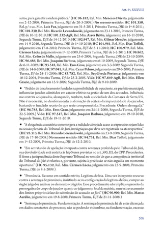 Art. 5º, XXXVIII

autos, para garantir a ordem pública.” (HC 96.182, Rel. Min. Menezes Direito, julgamento
em 2‑12‑2008, Primeira Turma, DJE de 20‑3‑2009.) No mesmo sentido: HC 101.350,
Rel. p/ o ac. Min. Luiz Fux, julgamento em 31‑5‑2011, Primeira Turma, DJE de 1º‑8‑2011;
HC 101.230, Rel. Min. Ricardo Lewandowski, julgamento em 23‑11‑2010, Primeira Turma,
DJE de 10‑12‑2010; HC 101.332‑AgR, Rel. Min. Ayres Britto, julgamento em 16‑11‑2010,
Segunda Turma, DJE de 14‑12‑2010; HC 102.947, Rel. Min. Gilmar Mendes, julgamento
em 14‑9‑2010, Segunda Turma, DJE de 1º‑10‑2010; HC 101.981, Rel. Min. Dias Toffoli,
julgamento em 17‑8‑2010, Primeira Turma, DJE de 3‑11‑2010; HC 100.979, Rel. Min.
Cármen Lúcia, julgamento em 1º‑12‑2009, Primeira Turma, DJE de 5‑2‑2010; HC 98.862,
Rel. Min. Celso de Mello, julgamento em 23‑6‑2009, Segunda Turma, DJE de 23‑10‑2009;
HC 96.486, Rel. Min. Joaquim Barbosa, julgamento em 6‑10‑2009, Segunda Turma, DJE
de 6‑11‑2009; HC 93.518, Rel. Min. Eros Grau, julgamento em 3‑3‑2009, Segunda Turma,
DJE de 14‑8‑2009; HC 87.041, Rel. Min. Cezar Peluso, julgamento em 29‑6‑2006, Primeira
Turma, DJ de 24‑11‑2006; HC 83.782, Rel. Min. Sepúlveda Pertence, julgamento em
16‑12‑2004, Primeira Turma, DJ de 25‑2‑2005. Vide: HC 97.649‑AgR, Rel. Min. Ellen
Gracie, julgamento em 15‑9‑2009, Segunda Turma, DJE de 9‑10‑2009.
•• “Pedido de desaforamento fundado na possibilidade de o paciente, ex­‑prefeito municipal,
influenciar jurados admitidos em caráter efetivo na gestão de um dos acusados. Influência
não restrita aos jurados, alcançando, também, toda a sociedade da Comarca de Serra/ES.
Não é necessária, ao desaforamento, a afirmação da certeza da imparcialidade dos jurados,
bastando o fundado receio de que reste comprometida. Precedente. Ordem denegada.”
(HC 96.785, Rel. Min. Eros Grau, julgamento em 25‑11‑2008, Segunda Turma, DJE de
22‑5‑2009.) Vide: HC 97.547, Rel. Min. Joaquim Barbosa, julgamento em 19‑10‑2010,
Segunda Turma, DJE de 19‑11‑2010.
•• “A eloquência acusatória somente gera a nulidade almejada acaso as expressões sejam lidas
na sessão plenária do Tribunal do Júri, irresignação que deve ser registrada na ata respectiva.”
(HC 93.313, Rel. Min. Ricardo Lewandowski, julgamento em 23‑9‑2008, Segunda Turma,
DJE de 17‑10‑2008.) No mesmo sentido: HC 94.731, Rel. Min. Dias Toffoli, julgamento
em 1º‑12‑2009, Primeira Turma, DJE de 12‑2‑2010.
•• “Em se tratando de apelação interposta contra sentença proferida pelo Tribunal do Júri,
sua devolutividade está restrita às hipóteses previstas no art. 593, III, do CPP. Precedentes.
É firme a jurisprudência deste Supremo Tribunal no sentido de que a competência territorial
do Tribunal do Júri é relativa e, portanto, sujeita à preclusão se não arguida em momento
oportuno.” (HC 95.139, Rel. Min. Cármen Lúcia, julgamento em 23‑9‑2008, Primeira
Turma, DJE de 8‑5‑2009.)
•• “Pronúncia. Recurso em sentido estrito. Legítima defesa. Uma vez interposto recurso
contra a sentença de pronúncia, insistindo­‑se na configuração da legítima defesa, cumpre ao
órgão julgador analisar os elementos coligidos. Esse procedimento não implica supressão da
prerrogativa do corpo de jurados quanto ao julgamento final da matéria, nem extravasamento
dos limites próprios à fase de submissão do acusado ao Júri.” (HC 90.909, Rel. Min. Marco
Aurélio, julgamento em 19‑8‑2008, Primeira Turma, DJE de 21‑11‑2008.)
•• “Sentença de pronúncia. Fundamentação. A sentença de pronúncia há de estar alicerçada
em dados constantes do processo, não se podendo vislumbrar, na fundamentação, excesso

                                                                                            208
 