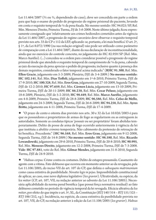 Art. 5º, XL

Lei 11.464/2007 (2/5 ou 3/5, dependendo do caso), deve ser concedida em parte a ordem
para que haja o exame do pedido de progressão do regime prisional do paciente, levando
em conta o requisito temporal de 1/6 da pena fixada. No mesmo sentido: HC 94.025/SP, Rel.
Min. Menezes Direito, Primeira Turma, DJ de 3‑6‑2008. Neste último julgado, ficou expres-
samente consignado que ‘relativamente aos crimes hediondos cometidos antes da vigência
da Lei 11.464/2007, a progressão de regime carcerário deve observar o requisito temporal
previsto nos arts. 33 do CP e 112 da LEP, aplicando­‑se, portanto, a lei mais benéfica’. O art. 2º,
§ 1º, da Lei 8.072/1990 (na sua redação original) não pode ser utilizado como parâmetro
de comparação com a Lei 11.464/2007, diante da sua declaração de inconstitucionalidade,
ainda que no exercício do controle concreto, no julgamento do HC 82.959/SP (Rel. Min.
Marco Aurélio). (...) concedeu­‑se a ordem para considerar possível a progressão do regime
prisional desde que atendido o requisito temporal de cumprimento de 1/6 da pena, cabendo
ao juiz da execução da pena apreciar o pedido de progressão, inclusive quanto à presença dos
demais requisitos, considerado o fator temporal acima indicado.” (RHC 91.300, Rel. Min.
Ellen Gracie, julgamento em 5‑3‑2009, Plenário, DJE de 3‑4‑2009.) No mesmo sentido:
HC 102.141, Rel. Min. Dias Toffoli, julgamento em 1º‑6‑2010, Primeira Turma, DJE de
17‑9‑2010; HC 100.328, Rel. Min. Eros Grau, julgamento em 27‑10‑2009, Segunda Turma,
DJE de 12‑2‑2010; HC 97.659, Rel. Min. Cármen Lúcia, julgamento em 13‑10‑2009, Pri-
meira Turma, DJE de 20‑11‑2009; HC 86.238, Rel. Min. Cezar Peluso, julgamento em
18‑6‑2009, Plenário, DJE de 5‑2‑2010; HC 98.449, Rel. Min. Marco Aurélio, julgamento
em 4‑8‑2009, Primeira Turma, DJE de 28‑8‑2009; HC 96.586, Rel. Min. Celso de Mello,
julgamento em 24‑3‑2009, Segunda Turma, DJE de 26‑6‑2009; HC 94.258, Rel. Min. Ayres
Britto, julgamento em 4‑11‑2008, Primeira Turma, DJE de 17‑4‑2009.
•• “O prazo de cento e oitenta dias previsto nos arts. 30 e 32 da Lei 10.826/2003 é para
que os possuidores e proprietários de armas de fogo as regularizem ou as entreguem às
autoridades. Somente as condutas típicas ‘possuir ou ser proprietário’ foram abolidas tem-
porariamente. Delito de posse de arma de fogo ocorrido anteriormente à vigência da lei
que instituiu a abolitio criminis temporária. Não cabimento da pretensão de retroação de
lei benéfica. Precedente.” (HC 96.168, Rel. Min. Eros Grau, julgamento em 9‑12‑2008,
Segunda Turma, DJE de 14‑8‑2009.) No mesmo sentido: HC 98.180, Rel. Min. Ricardo
Lewandowski, julgamento em 29‑6‑2010, Primeira Turma, DJE de 20‑8‑2010; HC 90.995,
Rel. Min. Menezes Direito, julgamento em 12‑2‑2008, Primeira Turma, DJE de 7‑3‑2008.
Vide: HC 97.881, voto do Rel. Min. Gilmar Mendes, julgamento em 31‑8‑2010, Segunda
Turma, DJE de 24‑9‑2010.
•• “Habeas corpus. Crime contra os costumes. Delito de estupro presumido. Casamento do
agente com a vítima. Fato delituoso que ocorreu em momento anterior ao da revogação, pela
Lei 11.106/2005, do inciso VII do art. 107 do CP, que definia o subsequens matrimonium
como causa extintiva de punibilidade. Novatio legis in pejus. Impossibilidade constitucional
de aplicar, ao caso, esse novo diploma legislativo (lex gravior). Ultratividade, na espécie, da
lex mitior (CP, art. 107, VII, na redação anterior ao advento da Lei 11.106/2005). Neces-
sária aplicabilidade da norma penal benéfica (que possui força normativa residual) ao fato
delituoso cometido no período de vigência temporal da lei revogada. Eficácia ultrativa da lex
mitior, por efeito do que impõe o art. 5º, XL, da Constituição (RTJ 140/514 – RTJ 151/525 –
RTJ 186/252, v.g.). Incidência, na espécie, da causa extintiva da punibilidade prevista no
art. 107, VII, do CP, na redação anterior à edição da Lei 11.106/2005 (lex gravior). Habeas

                                                                                               225
 