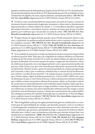 Art. 5º, XLVI

garantias constitucionais da individualização da pena (inciso XLVI do art. 5º) e da fundamenta-
ção das decisões judiciais (inciso IX do art. 93). Reprimenda que não é de ser atribuída ao mero
voluntarismo do julgador, tal como, equivocadamente, apontado pela defesa.” (HC 98.729,
Rel. Min. Ayres Britto, julgamento em 25‑5‑2010, Primeira Turma, DJE de 25‑6‑2010.)
•• “O habeas corpus, ressalvadas hipóteses excepcionais, não pode servir para a correção da
dosimetria da pena imposta pelo magistrado, mormente se observadas as determinações
legais pertinentes ao sistema trifásico de cálculo. (...) A reincidência específica é agravante
que sempre determina a exacerbação da pena, inclusive em maior grau do que a recidiva
genérica, por evidenciar que o réu persiste na senda do crime.” (HC 101.918, Rel. Min.
Ricardo Lewandowski, julgamento em 11‑5‑2010, Primeira Turma, DJE de 4‑6‑2010.)
•• “É ilegal a fixação de regime fechado quando a pena é fixada em patamar inferior a oito
anos, e inexistirem circunstâncias judiciais desfavoráveis contra o paciente ou fatos concre-
tos a justificar a decisão.” (HC 100.678, Rel. Min. Ricardo Lewandowski, julgamento em
4‑5‑2010, Primeira Turma, DJE de 1º‑7‑2010.) Vide: HC 95.039, Rel. Min. Eros Grau, jul-
gamento em 12‑5‑2009, Segunda Turma, DJE de 7‑9‑2009; RHC 93.818, Rel. Min. Cármen
Lúcia, julgamento em 22‑4‑2008, Primeira Turma, DJE de 16‑5‑2009.
•• “A necessidade de motivação no trajeto da dosimetria da pena não passou despercebida
na reforma penal de 1984. Tanto que a ela o legislador fez expressa referência na Exposição
de Motivos da Nova Parte Geral do CP, ao tratar do sistema trifásico de aplicação da pena
privativa de liberdade. Na concreta situação dos autos, o magistrado não examinou o relevo
da colaboração do paciente com a investigação policial e com o equacionamento jurídico do
processo­‑crime. Exame, esse, que se faz necessário para determinar o percentual de redução
da reprimenda. Noutros termos: apesar da extrema gravidade da conduta protagonizada
pelo acionante, o fato é que as instâncias ordinárias não se valeram de tais fundamentos
para embasar a escolha do percentual de 1/3 de redução da pena. A partir do momento em
que o Direito admite a figura da delação premiada (art. 14 da Lei 9.807/1999) como causa
de diminuição de pena e como forma de buscar a eficácia do processo criminal, reconhece
que o delator assume uma postura sobremodo incomum: afastar­‑se do próprio instinto
de conservação ou autoacobertamento, tanto individual quanto familiar, sujeito que fica a
retaliações de toda ordem. Daí por que, ao negar ao delator o exame do grau da relevância de
sua colaboração ou mesmo criar outros injustificados embaraços para lhe sonegar a sanção
premial da causa de diminuição da pena, o Estado­‑juiz assume perante ele conduta desleal.
Em contrapasso, portanto, do conteúdo do princípio que, no caput do art. 37 da Carta Magna,
toma o explícito nome de moralidade.” (HC 99.736, Rel. Min. Ayres Britto, julgamento em
27‑4‑2010, Primeira Turma, DJE de 21‑5‑2010.)
•• “Não há ilegalidade na fixação do regime prisional mais gravoso considerando­‑se o acen-
tuado grau de reprovabilidade da conduta, não havendo, portanto, como se reconhecer
o constrangimento, notadamente quando existem nos autos elementos concretos, e não
meras conjecturas, que apontam a quantidade de droga e a apreensão de ‘inúmeros objetos
utilizados para o tráfico’ como circunstâncias suficientes para elevação da pena­‑base com
fundamento na culpabilidade.” (RHC 101.278, Rel. Min. Cármen Lúcia, julgamento em
27‑4‑2010, Primeira Turma, DJE de 21‑5‑2010.) Vide: HC 96.844, Rel. Min. Joaquim
Barbosa, julgamento em 4‑12‑2009, Segunda Turma, DJE de 5‑2‑2010; HC 97.992, Rel.
Min. Cezar Peluso, julgamento em 8‑9‑2009, Segunda Turma, DJE de 16‑10‑2009.

                                                                                            248
 