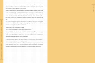 Ao considerarmos a obrigação de indenizar, a responsabilidade civil torna-se “independente da crimi-
nal, não se podendo questionar mais sobre a existência do fato ou sobre quem seja o autor, quando
estas questões se acharem decididas no juízo criminal”.
Diante da independência da responsabilidade civil em relação à penal, o Código de Processo Penal,
em seu Art. 64, expressa que: “...a ação para ressarcimento do dano poderá ser proposta no juízo cível,
contra o autor do crime”. Desta forma, “...intentada a ação penal, o juiz da ação civil poderá suspender
o curso desta, até o julgamento definitivo daquela.” (parágrafo único, do mesmo dispositivo legal).
Pelo exposto acima se torna evidente que a sentença condenatória criminal tem influência na ação
cível.
Com relação à exposição da vida ou da saúde de outrem a perigo direto ou iminente, como pode ser
estudado no “caput”, do art. 132, do Código Penal, para que haja a responsabilidade criminal, faz-se
necessário que haja ação penal pública incondicionada.
“PERIGO PARA A VIDA OU SAÚDE DE OUTREM
Art. 132. Expor a vida ou saúde de outrem a perigo direto e iminente:
Pena – detenção, de três meses a um ano, se o fato não constitui crime mais grave.
Parágrafo único. A pena é aumentada de um sexto a um terço se a exposição da vida ou da saúde de
outrem a perigo decorre do transporte de pessoas para a prestação de serviços em estabelecimentos
de qualquer natureza, em desacordo com as normas legais.”
O objeto jurídico deste dispositivo legal é a vida e a saúde do ser humano, porém, para caracterizar o
ato lesivo é necessário que haja uma vítima determinada.
A implementação e implantação de meios à melhoria da saúde, higiene e segurança dos trabalhado-
res são instrumentos eficazes para se evitar responsabilidades. Dentre as ferramentas que podem ser
utilizadas na implementação e implantação destacamos os programas já citados neste manual.
páginas
196
e
197
|
manual
de
segurança
e
saúde
no
trabalho
|
indústria
da
construção
civil
–
edificações
|
LEGISLAÇÃO
|
 