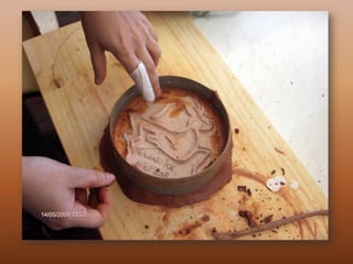  barrar com óleo de cozinha a forma onde vai ser colocado o gesso.