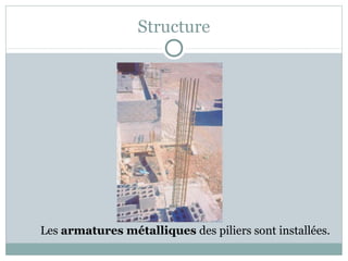 Structure
Les armatures métalliques des piliers sont installées.
 