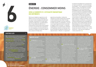 Construction durable :
De la théorie à la pratique
6
FICHE N°6 :
ÉNERGIE : CONSOMMER MOINS
Vers la sobriété et l’efficacité énergétique
des bâtiments
Dès lors qu’on adopte une approche en coût
global (cf. fiche 2), les frais d’exploitation liés
à la consommation énergétique des bâtiments
(chauffage, climatisation) ont un poids signifi-
catif dans le budget total. Les problématiques
liées à l’impact global des bâtiments sur
l’environnementsontparailleurspréoccupantes
(cf. fiche 4). Comment faire face conjointement
à la crise énergétique et environnementale qui
seprofileetàl’exigencedeconfortdesusagers?
Face au besoin en énergie, deux
approches sont possibles : la démarche
classique qui consiste à produire plus d’énergie
ou bien la volonté de mieuxutiliserl’énergie.
Lesgisementsd’énergie ne sont pas seulement
en Arabie Saoudite ou au Kazakhstan : la France
a une marge d’approvisionnement confortable
et négligée à travers la sobriété - en réduisant
le gaspillage lié aux comportements individuels
etàl’organisationcollective,enévitantparexem-
pledesurchaufferleslogementscollectifs ou les
salles de réunion - l’efficacité - en augmentant
le rendement énergétique de nos équipements
et moyens de production - et enfin les énergies
renouvelables - en les substituant aux énergies
fossiles ou fissiles. Si les bâtiments à énergie
positive (cf. fiche 7) sont enthousiasmants,
laréhabilitationduparcexistantresteprioritaire
(cf.fiche5)comptetenudugaspillageénergétique
courantdanslesbâtimentsanciens, qui ne sont
pascorrectementisolés.Pourlesnouvelles
constructions, il est impératif d’optimiser les
consommations en respectant dès l’amont des
règles simples en matière d’orientation, d’enve-
loppe et d’isolation du bâtiment. Le changement
à grande échelle passera par le développement
de nouveaux outils incitatifs (produits financiers,
COS avantageux (cf. fiche 2), l’amélioration de
l’offre de produits et services professionnels
orientée efficacité énergétique, et enfin la mise
en place des solutions concrètes, pour «mieux
consommer» mais aussi tout simplement
«moins consommer». K
Chiffres clés +
P Le coût des actions à mettre en œuvre pour
lutter contre le changement climatique (1%
du PIB mondial /an) est inférieur au coût des
dommages qu’il engendrerait (entre 5 et 20%
du PIB mondial/an). (souce : Stern Review, 2005)
P En 2050, si rien n’est fait, les consom-
mations d’énergie et les émissions de GES
dans le monde auront augmenté de 69%.
(source : rapport de l’A.I.E.)
P Dans les bâtiments neufs, en France,
la consommation moyenne pour le chauffage
est de 180 à 200 kWh/m2
/an alors qu’on peut
construire à 20 kWh/m2
/an. (source : collectif
«Isolons la terre»)
P Le label suisse Minergie est attribué
à des bâtiments dont la consommation
énergétique (en énergie utile) ne dépasse
pas 42 kWh/m²/an et Minergie P, des
consommations de 30 kWh/m²/an.
 www.minergie.ch
Que dit la loi ?
n Le diagnostic de la perfor-
mance énergétique d’un bâtiment
sera obligatoire en novembre
2006 pour la vente et en juillet
2007 pour la location (cf. étiquette
énergie fiche 4).
Plateforme Européenne sur la
Directive Performance Energétique
du Bâtiment : buildingsplatform.
 org/cms/?id=44
Site du ministère de la cohésion
sociale, de l’emploi et du logement:
 www.logement.gouv.fr
n La RT 2005 :
P Les nouveaux modes de calcul
utilisent les kWh ep (énergie
primaire) par m2
.
P Les calculs de consommation
intègrent non seulement le chauf-
fage, la ventilation, l’eau chaude
sanitaire mais aussi l’éclairage
résidentiel et le refroidissement.
P Un maximum absolu de
consommation en kWh/m2
,
variable en fonction du type
et de la situation géographique
(3 zones climatiques), ne doit pas
être dépassé pour les logements.
Ainsi, si la climatisation s’avère
indispensable, il faudra compen-
ser cet «excès» énergétique,
en isolant mieux ou en utilisant
les énergies renouvelables.
n Les labels «Haute Performan-
ce énergétique» et «Très Haute
Perfromance Energétique» sont
attribués pour des constructions
dont les consommations conven-
tionnelles sont respectivement
inférieures de 10% et 20% aux
consommations de référence.
n Un marché des certificats
blancs d’économie d’énergie pour
les acteurs énergétiques est entré
en vigueur le 1er
juillet 2006 avec
l’obligation pour les fournisseurs
d’énergie (les obligés) de faire
réaliser des économies d’énergie
à leurs clients à hauteur de 54
TWh sur une durée de trois ans.
S’ils n’ont pas réalisé les écono-
mies prévues après 3 ans,
ils devront s’acquitter d’une
pénalité s’élevant à 2 centimes
d’euros par kWh non économisé.
Les «obligés» ont également
la possibilité de racheter des
certificats d’économie d’énergie
à des entreprises ayant obtenu
des certificats (toute opération
supérieure à 1GWh est éligible
pour l’obtention de certificats
d’économie d’énergie).
n Des aides de l’ANAH (75 Me)
et de l’ADEME (9 Me) pour
des travaux à haute perfor-
mance énergétique sont possibles.
L’ADEME subventionne égale-
ment des études énergétiques,
le contrôle et le suivi des
performances des équipements,
ainsi que des initiatives d’infor-
mation et de sensibilisation
des consommateurs.
 
