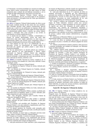 § 2º Declarada a inconstitucionalidade por omissão de medida para
tornar efetiva norma constitucional, será dada ciência ao Poder
competente para a adoção das providências necessárias e, em se
tratando de órgão administrativo, para fazê-lo em trinta dias.
§ 3º Quando o Supremo Tribunal Federal apreciar a
inconstitucionalidade, em tese, de norma legal ou ato normativo,
citará, previamente, o Advogado-Geral da União, que defenderá o
ato ou texto impugnado.
§ 4º (Revogado).
Art. 103-A. O Supremo Tribunal Federal poderá, de ofício ou por
provocação, mediante decisão de dois terços dos seus membros,
após reiteradas decisões sobre matéria constitucional, aprovar
súmula que, a partir de sua publicação na imprensa oficial, terá
efeito vinculante em relação aos demais órgãos do Poder Judiciário
e à administração pública direta e indireta, nas esferas federal,
estadual e municipal, bem como proceder à sua revisão ou
cancelamento, na forma estabelecida em lei.
§ 1º A súmula terá por objetivo a validade, a interpretação e a
eficácia de normas determinadas, acerca das quais haja
controvérsia atual entre órgãos judiciários ou entre esses e a
administração pública que acarrete grave insegurança jurídica e
relevante multiplicação de processos sobre questão idêntica.
§ 2º Sem prejuízo do que vier a ser estabelecido em lei, a
aprovação, revisão ou cancelamento de súmula poderá ser
provocada por aqueles que podem propor a ação direta de
inconstitucionalidade.
§ 3º Do ato administrativo ou decisão judicial que contrariar a
súmula aplicável ou que indevidamente a aplicar, caberá
reclamação ao Supremo Tribunal Federal que, julgando-a
procedente, anulará o ato administrativo ou cassará a decisão
judicial reclamada, e determinará que outra seja proferida com ou
sem a aplicação da súmula, conforme o caso.
Art. 103-B. O Conselho Nacional de Justiça compõe-se de 15
(quinze) membros com mandato de 2 (dois) anos, admitida 1 (uma)
recondução, sendo:
I - o Presidente do Supremo Tribunal Federal;
II - um Ministro do Superior Tribunal de Justiça, indicado pelo
respectivo tribunal;
III - um Ministro do Tribunal Superior do Trabalho, indicado
pelo respectivo tribunal;
IV - um desembargador de Tribunal de Justiça, indicado pelo
Supremo Tribunal Federal;
V - um juiz estadual, indicado pelo Supremo Tribunal Federal;
VI - um juiz federal de Tribunal Regional Federal, indicado pelo
Superior Tribunal de Justiça;
VII - um juiz federal, indicado pelo Superior Tribunal de Justiça;
VIII - um juiz de Tribunal Regional do Trabalho, indicado pelo
Tribunal Superior do Trabalho;
IX - um juiz do trabalho, indicado pelo Tribunal Superior do
Trabalho;
X - um membro do Ministério Público da União, indicado pelo
Procurador-Geral da República;
XI - um membro do Ministério Público estadual, escolhido pelo
Procurador-Geral da República dentre os nomes indicados pelo
órgão competente de cada instituição estadual;
XII - dois advogados, indicados pelo Conselho Federal da
Ordem dos Advogados do Brasil;
XIII - dois cidadãos, de notável saber jurídico e reputação
ilibada, indicados um pela Câmara dos Deputados e outro pelo
Senado Federal.
§ 1º O Conselho será presidido pelo Presidente do Supremo
Tribunal Federal e, nas suas ausências e impedimentos, pelo Vice-
Presidente do Supremo Tribunal Federal.
§ 2º Os demais membros do Conselho serão nomeados pelo
Presidente da República, depois de aprovada a escolha pela maioria
absoluta do Senado Federal.
§ 3º Não efetuadas, no prazo legal, as indicações previstas neste
artigo, caberá a escolha ao Supremo Tribunal Federal.
§ 4º Compete ao Conselho o controle da atuação administrativa e
financeira do Poder Judiciário e do cumprimento dos deveres
funcionais dos juízes, cabendo-lhe, além de outras atribuições que
lhe forem conferidas pelo Estatuto da Magistratura:
I - zelar pela autonomia do Poder Judiciário e pelo cumprimento
do Estatuto da Magistratura, podendo expedir atos regulamentares,
no âmbito de sua competência, ou recomendar providências;
II - zelar pela observância do art. 37 e apreciar, de ofício ou
mediante provocação, a legalidade dos atos administrativos
praticados por membros ou órgãos do Poder Judiciário, podendo
desconstituí-los, revê-los ou fixar prazo para que se adotem as
providências necessárias ao exato cumprimento da lei, sem
prejuízo da competência do Tribunal de Contas da União;
III - receber e conhecer das reclamações contra membros ou
órgãos do Poder Judiciário, inclusive contra seus serviços
auxiliares, serventias e órgãos prestadores de serviços notariais e
de registro que atuem por delegação do poder público ou
oficializados, sem prejuízo da competência disciplinar e
correicional dos tribunais, podendo avocar processos disciplinares
em curso e determinar a remoção, a disponibilidade ou a
aposentadoria com subsídios ou proventos proporcionais ao tempo
de serviço e aplicar outras sanções administrativas, assegurada
ampla defesa;
IV - representar ao Ministério Público, no caso de crime contra a
administração pública ou de abuso de autoridade;
V - rever, de ofício ou mediante provocação, os processos
disciplinares de juízes e membros de tribunais julgados há menos
de um ano;
VI - elaborar semestralmente relatório estatístico sobre processos
e sentenças prolatadas, por unidade da Federação, nos diferentes
órgãos do Poder Judiciário;
VII - elaborar relatório anual, propondo as providências que
julgar necessárias, sobre a situação do Poder Judiciário no País e as
atividades do Conselho, o qual deve integrar mensagem do
Presidente do Supremo Tribunal Federal a ser remetida ao
Congresso Nacional, por ocasião da abertura da sessão legislativa.
§ 5º O Ministro do Superior Tribunal de Justiça exercerá a função
de Ministro-Corregedor e ficará excluído da distribuição de
processos no Tribunal, competindo-lhe, além das atribuições que
lhe forem conferidas pelo Estatuto da Magistratura, as seguintes:
I - receber as reclamações e denúncias, de qualquer interessado,
relativas aos magistrados e aos serviços judiciários;
II - exercer funções executivas do Conselho, de inspeção e de
correição geral;
III - requisitar e designar magistrados, delegando-lhes
atribuições, e requisitar servidores de juízos ou tribunais, inclusive
nos Estados, Distrito Federal e Territórios.
§ 6º Junto ao Conselho oficiarão o Procurador-Geral da República
e o Presidente do Conselho Federal da Ordem dos Advogados do
Brasil.
§ 7º A União, inclusive no Distrito Federal e nos Territórios, criará
ouvidorias de justiça, competentes para receber reclamações e
denúncias de qualquer interessado contra membros ou órgãos do
Poder Judiciário, ou contra seus serviços auxiliares, representando
diretamente ao Conselho Nacional de Justiça.
Seção III - Do Superior Tribunal de Justiça
Art. 104. O Superior Tribunal de Justiça compõe-se de, no
mínimo, trinta e três Ministros.
Parágrafo único. Os Ministros do Superior Tribunal de Justiça
serão nomeados pelo Presidente da República, dentre brasileiros
com mais de trinta e cinco e menos de sessenta e cinco anos, de
notável saber jurídico e reputação ilibada, depois de aprovada a
escolha pela maioria absoluta do Senado Federal, sendo:
I - um terço dentre juízes dos Tribunais Regionais Federais e um
terço dentre desembargadores dos Tribunais de Justiça, indicados
em lista tríplice elaborada pelo próprio Tribunal;
II - um terço, em partes iguais, dentre advogados e membros do
Ministério Público Federal, Estadual, do Distrito Federal e dos
Territórios, alternadamente, indicados na forma do art. 94.
Art. 105. Compete ao Superior Tribunal de Justiça:
I - processar e julgar, originariamente:
a) nos crimes comuns, os Governadores dos Estados e do
Distrito Federal, e, nestes e nos de responsabilidade, os
desembargadores dos Tribunais de Justiça dos Estados e do Distrito
Federal, os membros dos Tribunais de Contas dos Estados e do
Distrito Federal, os dos Tribunais Regionais Federais, dos
Tribunais Regionais Eleitorais e do Trabalho, os membros dos
26
 