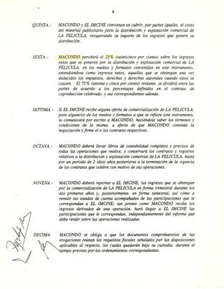 4
QUINTA. - MACONDO y EL lMClNE convienen en cubrir, por partes iguales, el costo
del material publicitario para la distribución y explotación comercial de
LA PELlCULA, recuperando su importe de los ingresos que genere su
distribución.
SEXTA.- MACONDO percibirá el 25% (veinticinco por ciento) sobre los ingresos
netos que se generen por la distribución y explotación comercial de LA
PELlCULA, en los medios y formatos convenidos en este instrumento,
entendiéndose como ingresos netos, aquellos que se obtengan una vez
deducidos los impuestos, derechos y derechos aurorales cuando estos se
causen. El 75% (setenta y cinco por ciento) restante, se dividirá entre las
partes de acuerdo a los porcentajes definidos en el contrato de
coproducción celebrado, y sus correspondientes adenda.
SEPTlMA.- Si EL lMClNE recibe alguna oferta de comercialización de LA PELlCULA,
para alguno(s) de los medios y formatos a que se refiere este instrumento,
la comunicará por escrito a MACONDO, haciéndole saber los términos y
condiciones de la misma, a efecto de que MACONDO continúe la
negociación yfirme el o los contratos respectivos.
OCTAVA.- MACONDO deberá llevar libros de contabilidad completos y precisos de
todas las operaciones que realice, y conservará los contratos y registros
relativos a li:l distribución y explotación comercial de LA PELlCULA, hasta
por un período de 2 (dos) años posteriores a la terminación de la vigencia
de los contratos que celebre con motivo de sus operaciones.
NOVENA.- MACONDO deberá reportar a EL lMClNE, los ingresos que se obtengan
por la comercializtlción de LA PELICULA en forma trimestral durante los
dos primeros años y, posteriormente, en forma semestral, así como a
remitir los estados de cuenta acompañados de las participaciones que le
correspondan a EL lMClNE; tan pronto coma MACONDO reciba los
ingresos derivados de una operación, hará llegar a EL lMClNE las
participaciones que le correspondan, independientemente del informe que
deba rendir sobre las operaciones realizadas.
DEClMA. MACONDO se obliga a que los documentos comprobatorios de las
~
rOgaciOneS reúnan los requisitos fiscales señalados por las disposiciones
, aplicables al respecto, los cuales quedarán bajo su custodia, durante el
 'empo previsto por los ordenamientos correspondientes.

 