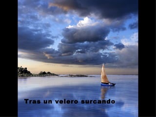 Tras un velero surcando  