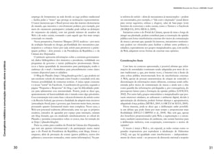 Convergênciamidiáticaecomunicação:cenários,atoresepráticas
16
comunicação circular e em rede, adotado, sobretudo, na internet; e
o teatral, que pode ser representado pelo professor em sala de aula
ensinando aos alunos.
Numa comunicação circular, um indivíduo pode visualizar o out-
ro, como uma mesa redonda, e não há hierarquias na comunicação.
Mas, por ser um círculo fechado, acaba tornando-se antidemocráti-
co. Redes, por outro lado, representam comunicações circulares, mas
com circuito aberto, ou seja, mais democráticas, em que qualquer
tipo de informação pode circular livremente (BERNARDO; FIN-
GER; GULDIN, 2008, p. 94). No entanto, essa abertura acaba ge-
rando diversas falhas cruciais, porque todo tipo de informação passa,
não havendo distinções entre o que precisa ser dito e o que não é es-
sencial no discurso.  Isso se dá porque “diálogos em rede absorvem
todas as coisas: conversações, discussões, boatos, fofocas, rumores
e bate-papos, sem fazer nenhuma distinção qualitativa” (BERNAR-
DO; FINGER; GULDIN, 2008, p. 94).
No caso de uma rede social, um algoritmo do site atua como “ter-
mômetro” da qualidade da informação transmitida. Só que esse ter-
mômetro nem sempre é sinônimo de qualidade: o Facebook, por
exemplo, possui algoritmos que apontam se determinada informação
é relevante ou não, sendo um dos principais critérios a popularidade
do conteúdo, isto é, a quantidade de engajamento (comentários, com-
partilhamentos, efeito viral) que determinado conteúdo teve. Outros
critério são conteúdos com imagens, links, entre outros –parâmetros
que não diferenciam plenamente e de maneira crítica quais conteú-
dos de fato são relevantes. Nas últimas notícias do usuário do Face-
book, são hierarquizados, em um mesmo nível, conteúdos como “fu-
lano está em um relacionamento sério”, um videoclipe de uma banda
popular e a notícia de que um país cortou relações diplomáticas com
outro. Para a comunicação em rede, tudo passa, não há um filtro
nessa estrutura.
Em contraponto à estrutura em rede, na teatral a descrição físi-
ca seria a de um palco, com um indivíduo ao centro expondo suas
ideias, e as demais pessoas ouvindo-o – pode ser representada pelo
professor em sala de aula ensinando aos alunos. O formato é pouco
dialógico, mas há uma curadoria que determina o que deve ser rele-
vante ou não para o receptor da comunicação.
Para resumir a contraposição entre a comunicação em rede, que
deforma, “por ruído, as informações disponíveis” (BERNARDO;
FINGER; GULDIN, 2008, p. 95), e a estrutura teatral, vale destacar
 