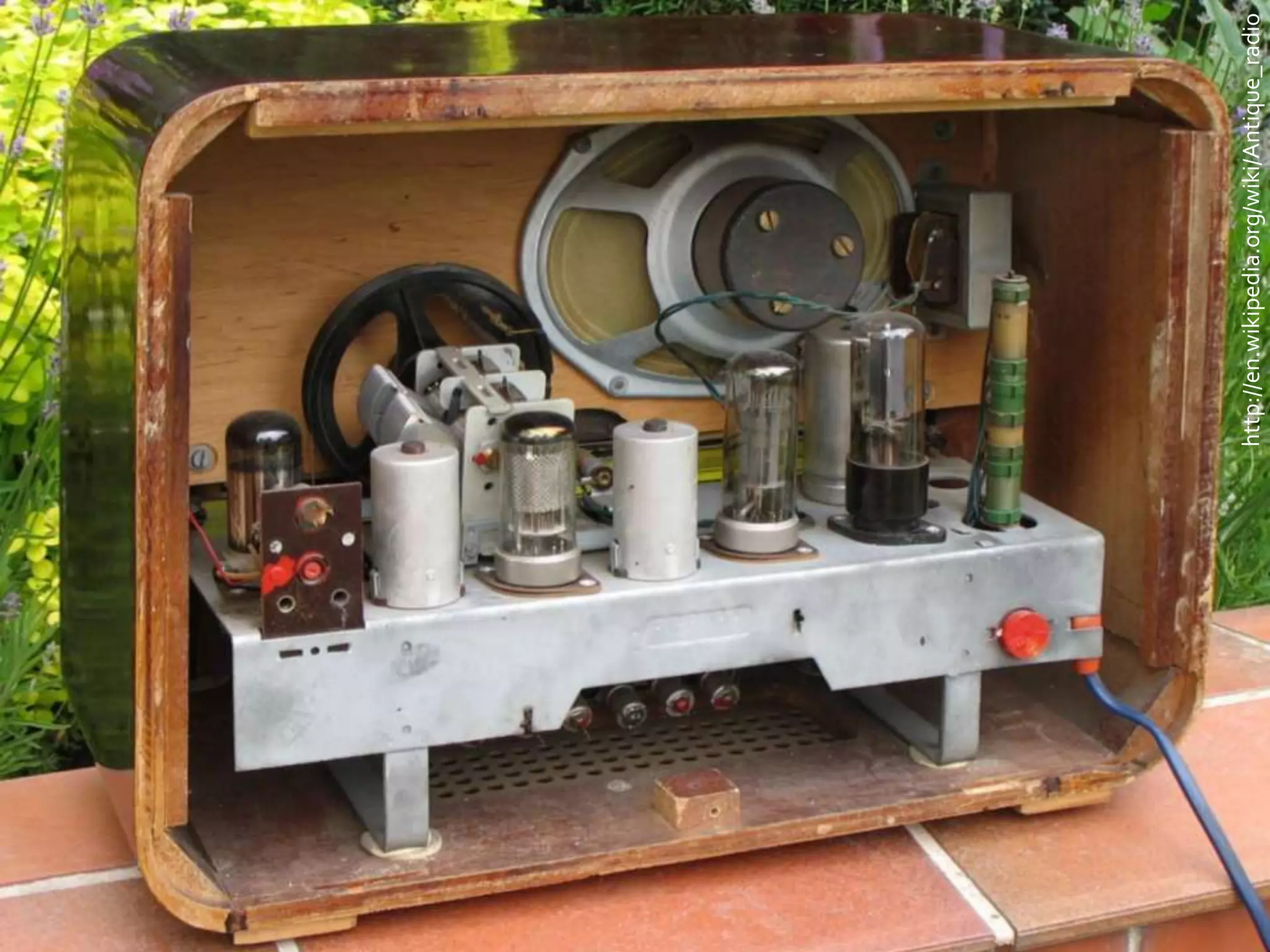 http://en.wikipedia.org/wiki/Antique_radio
 