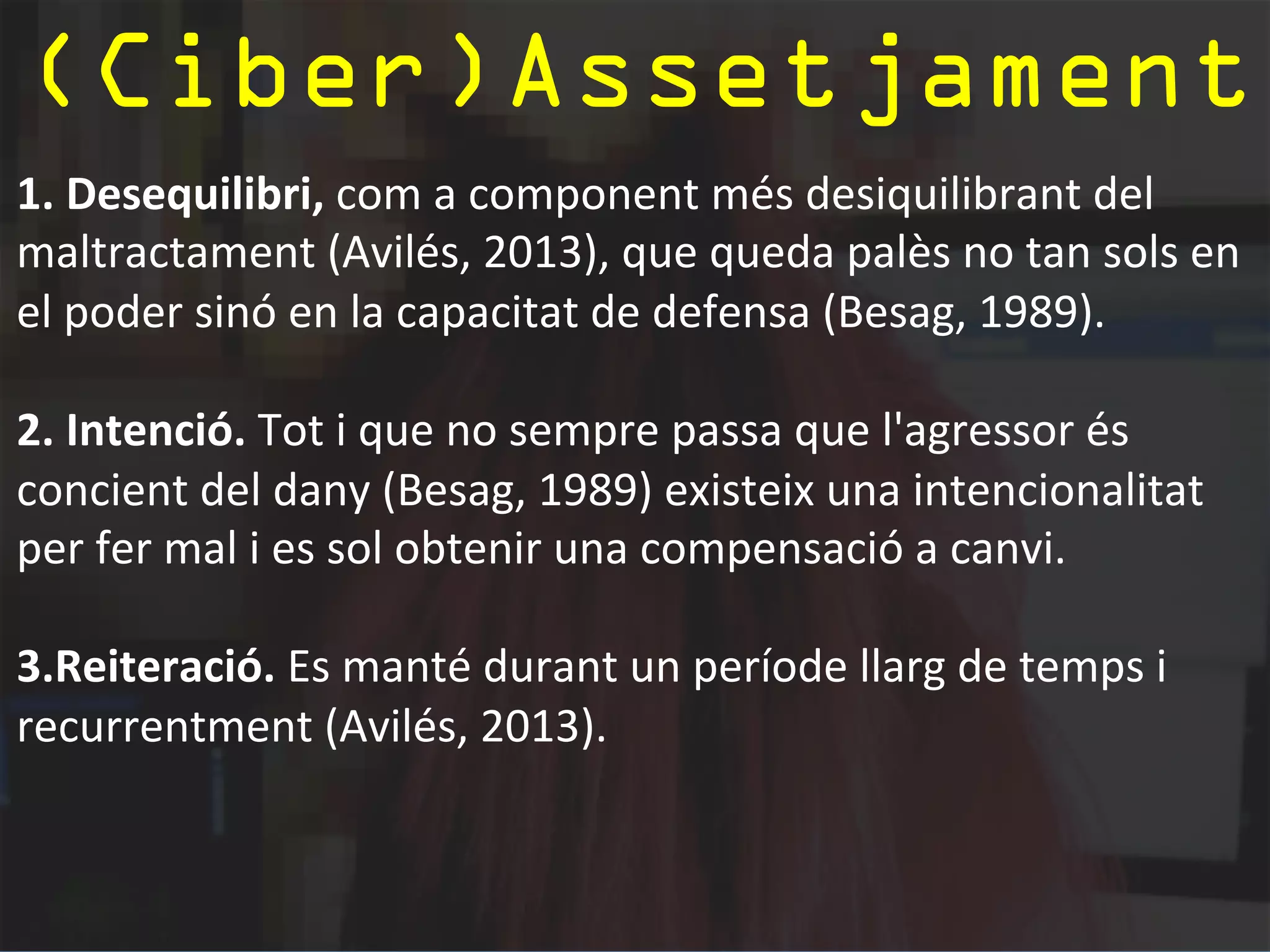Persones i problemes, 
també a la xarxa 
Ens estem movent amb problemes que ja coneixíem, 
però en nous escenaris, d’un entorn connectat i que ens 
proposa noves variables: 
#exponencialitat #rapidesa #dimensió 
 