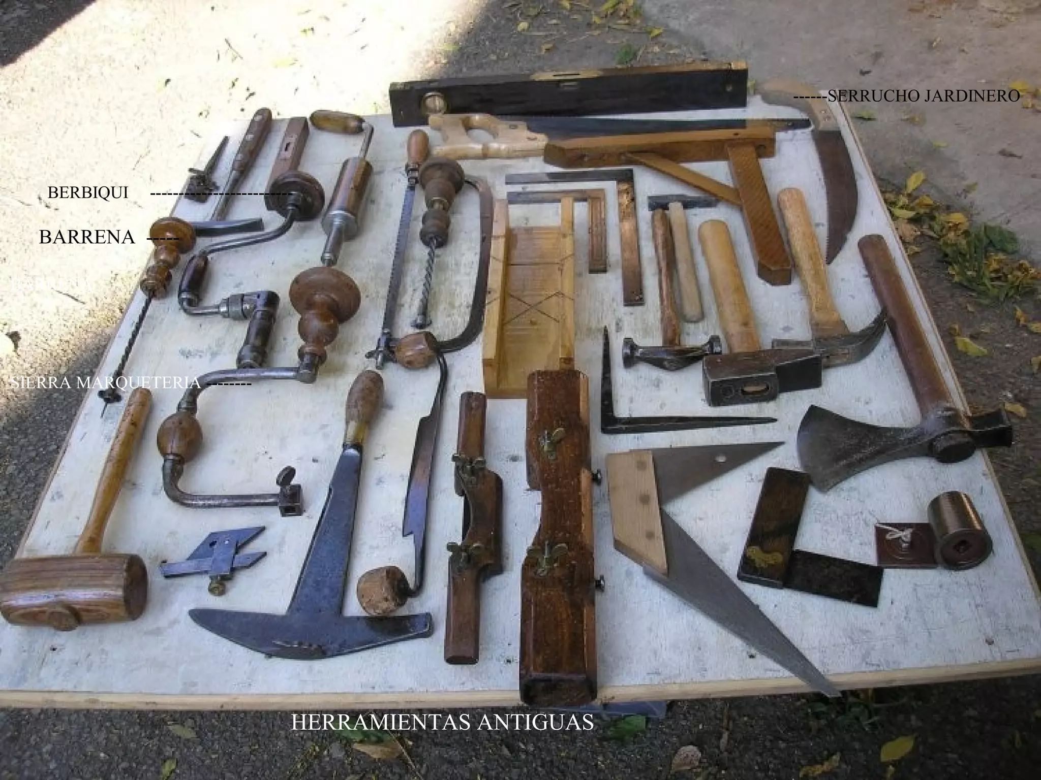 ------SERRUCHO JARDINERO

BERBIQUI

-------------------------

BARRENA ----BARRENA

SIERRA MARQUETERIA --------

HERRAMIENTAS ANTIGUAS

 