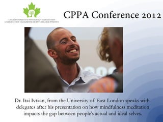 Dr. Itai Ivtzan, from the University of East London speaks with
delegates after his presentation on how mindfulness meditation
impacts the gap between people’s actual and ideal selves.
 