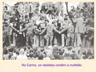 No Carmo, os rebeldes contêm a multidão
 