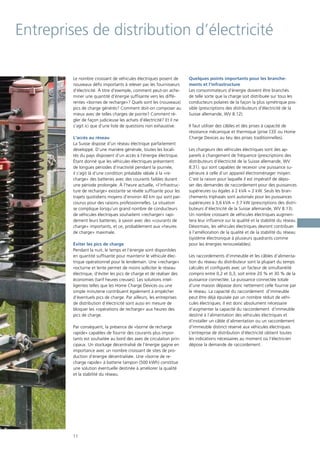 11
Entreprises de distribution d’électricité
Le nombre croissant de véhicules électriques posent de
nouveaux défis importants à relever par les fournisseurs
d‘électricité. À titre d‘exemple, comment peut-on ache-
miner une quantité d‘énergie suffisante vers les diffé-
rentes «bornes de recharge»? Quels sont les (nouveaux)
pics de charge générés? Comment doit-on composer au
mieux avec de telles charges de pointe? Comment ré-
gler de façon judicieuse les achats d‘électricité? Et il ne
s‘agit ici que d‘une liste de questions non exhaustive.
L‘accès au réseau
La Suisse dispose d‘un réseau électrique parfaitement
développé. D‘une manière générale, toutes les locali-
tés du pays disposent d‘un accès à l‘énergie électrique.
Étant donné que les véhicules électriques présentent
de longues périodes d‘inactivité pendant la journée,
il s‘agit là d‘une condition préalable idéale à la «re-
charge» des batteries avec des courants faibles durant
une période prolongée. À l‘heure actuelle, «l‘infrastruc-
ture de recharge» existante se révèle suffisante pour les
trajets quotidiens moyens d‘environ 40 km qui sont par-
courus pour des raisons professionnelles. La situation
se complique lorsqu‘un grand nombre de conducteurs
de véhicules électriques souhaitent «recharger» rapi-
dement leurs batteries, à savoir avec des «courants de
charge» importants, et ce, probablement aux «heures
de charge» maximale.
Éviter les pics de charge
Pendant la nuit, le temps et l‘énergie sont disponibles
en quantité suffisante pour maintenir le véhicule élec-
trique opérationnel pour le lendemain. Une «recharge»
nocturne et lente permet de moins solliciter le réseau
électrique, d‘éviter les pics de charge et de réaliser des
économies (tarif heures creuses). Les solutions intel-
ligentes telles que les Home Charge Devices ou une
simple minuterie contribuent également à empêcher
d‘éventuels pics de charge. Par ailleurs, les entreprises
de distribution d‘électricité sont aussi en mesure de
bloquer les «opérations de recharge» aux heures des
pics de charge.
Par conséquent, la présence de «borne de recharge
rapide» capables de fournir des courants plus impor-
tants est souhaitée au bord des axes de circulation prin-
cipaux. Un stockage décentralisé de l‘énergie gagne en
importance avec un nombre croissant de sites de pro-
duction d‘énergie décentralisée. Une «borne de re-
charge rapide» à batterie tampon (500 kWh) constitue
une solution éventuelle destinée à améliorer la qualité
et la stabilité du réseau.
Quelques points importants pour les branche-
ments et l‘infrastructure
Les consommateurs d‘énergie doivent être branchés
de telle sorte que la charge soit distribuée sur tous les
conducteurs polaires de la façon la plus symétrique pos-
sible (prescriptions des distributeurs d’électricité de la
Suisse allemande, WV 8.12).
Il faut utiliser des câbles et des prises à capacité de
résistance mécanique et thermique (prise CEE ou Home
Charge Devices au lieu des prises traditionnelles).
Les chargeurs des véhicules électriques sont des ap-
pareils à changement de fréquence (prescriptions des
distributeurs d’électricité de la Suisse allemande, WV
8.31). qui sont capables de recevoir une puissance su-
périeure à celle d‘un appareil électroménager moyen.
C‘est la raison pour laquelle il est impératif de dépo-
ser des demandes de raccordement pour des puissances
supérieures ou égales à 2 kVA ≈ 2 kW. Seuls les bran-
chements triphasés sont autorisés pour les puissances
supérieures à 3,6 kVA ≈ 3.7 kW (prescriptions des distri-
buteurs d’électricité de la Suisse allemande, WV 8.13).
Un nombre croissant de véhicules électriques augmen-
tera leur influence sur la qualité et la stabilité du réseau.
Désormais, les véhicules électriques devront contribuer
à l‘amélioration de la qualité et de la stabilité du réseau
(système électronique à plusieurs quadrants comme
pour les énergies renouvelables).
Les raccordements d’immeuble et les câbles d‘alimenta-
tion du réseau du distributeur sont la plupart du temps
calculés et configurés avec un facteur de simultanéité
compris entre 0,2 et 0,3, soit entre 20 % et 30 % de la
puissance connectée. La puissance connectée totale
d‘une maison dépasse donc nettement celle fournie par
le réseau. La capacité du raccordement d‘immeuble
peut être déjà épuisée par un nombre réduit de véhi­
cules électriques. Il est donc absolument nécessaire
d‘augmenter la capacité du raccordement d‘immeuble
destiné à l‘alimentation des véhicules électriques et
d‘installer un câble d‘alimentation ou un raccordement
d‘immeuble distinct réservé aux véhicules électriques.
L’entreprise de distribution d‘électricité obtient toutes
les indications nécessaires au moment où l‘électricien
dépose la demande de raccordement .
 