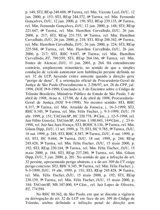 p. 148; STJ, REsp 248.688, 6ª Turma, rel. Min. Vicente Leal, DJU, 12
jun. 2000, p. 153; STJ, REsp 244.372, 6ª Turma, rel. Min. Fernando
Gonçalves, DJU, 12 jun. 2000, p. 150; STJ, REsp 239.135, 6ª Turma,
rel. Min. Fernando Gonçalves, DJU, 12 jun. 2000, p. 148; STJ, REsp
221.647, 6ª Turma, rel. Min. Hamílton Carvalhido, DJU, 26 jun.
2000, p. 217; STJ, REsp 231.755, 6ª Turma, rel. Min. Hamílton
Carvalhido, DJU, 26 jun. 2000, p. 218; STJ, REsp 248.342, 6ª Turma,
rel. Min. Hamílton Carvalhido, DJU, 26 jun. 2000, p. 224; STJ, REsp
225.568, 6ª Turma, rel. Min. Hamílton Carvalhido, DJU, 26 jun.
2000, p. 217; STJ, RHC 9.647, 6ª Turma, rel. Min. Hamílton
Carvalhido, RT, 790:559; STJ, REsp 264.166, 6ª Turma, rel. Min.
Fontes de Alencar, DJU, 11 jun. 2001, p. 264. Há entendimento
contrário, amplamente minoritário, no sentido de que a simples
condução de veículo automotor sem habilitação persiste definida no
art. 32 da LCP, havendo crime somente quando a direção gera
“perigo de dano”. É a orientação oficial da Procuradoria-Geral de
Justiça de São Paulo (Procedimento n. 2.296/97, art. 28 do CPP, jul.
1998, DOE 1º-8-1998; Conclusão n. 8 do Encontro sobre o Código de
Trânsito Brasileiro, Ministério Público do Estado de São Paulo, 3 de
abril de 1998, Aviso n. 127/98, de 4 de abril de 1998, Procuradoria-
Geral de Justiça, DOE 9-4-1998). No mesmo sentido: STJ, RHC
8.317, 5ª Turma, rel. Min. Arnaldo da Fonseca, j. 16-3-1999; STJ,
RHC 8.345, 5ª Turma, rel. Min. Félix Fischer, j. 9-3-1999, DJU, 19
abr. 1999, p. 151; TACrimSP, HC 320.778, 3ª Câm., j. 12-5-1998, rel.
Juiz Fábio Gouvêa; TACrimSP, ACrim 1.100.843, 14 ª Câm., j. 23-6-
1998, rel. Juiz San Juan França; STJ, ROHC 8.136, 5ª Turma, rel. Min.
Gilson Dipp, DJU, 13 set. 1999, p. 75; STJ, HC 9.785, 5ª Turma, DJU,
18 out. 1999, p. 245; STJ, RHC 8.587, 5ª Turma, DJU, 4 out. 1999, p.
63; STJ, HC 9.684, 5ª Turma, DJU, 18 out. 1999, p. 244; REsp
245.428, 5ª Turma, rel. Min. Félix Fischer, DJU, 15 maio 2000, p.
192; STJ, REsp 230.164, 5ª Turma, rel. Min. Félix Fischer, DJU, 15
maio 2000, p. 184; STJ, REsp 237.280, 5ª Turma, rel. Min. Gilson
Dipp, DJU, 5 jun. 2000, p. 201. No sentido de que a infração do art.
32 persiste, apresentando perigo abstrato, e a do art. 309 do CT exige
perigo concreto: STJ, RHC 8.345, 5ª Turma, rel. Min. Félix Fischer, j.
9-3-1999, DJU, 19 abr. 1999, p. 151; STJ, REsp 245.428, 5ª Turma,
rel. Min. Félix Fischer, DJU, 15 maio 2000, p. 192; STJ, REsp
230.139, 5ª Turma, rel. Min. Félix Fischer, DJU, 15 maio 2000, p.
184; TACrimSP, MS 347.000, 8 ª Câm., rel. Juiz Lopes de Oliveira,
RT, 774:594.
No RHC 80.362, de São Paulo, em que se discutia a vigência
ou derrogação do art. 32 da LCP em face do art. 309 do Código de
Trânsito, ambos definindo a infração penal de direção sem
 
