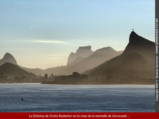 La Estatua de Cristo Redentor en la cima de la montaña de Corcovado  ... 