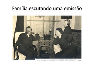 Família escutando uma emissão




          Fonte: http://farm2.static.flickr.com/1200/554156200_cbd1e8e793_o.jpg
 